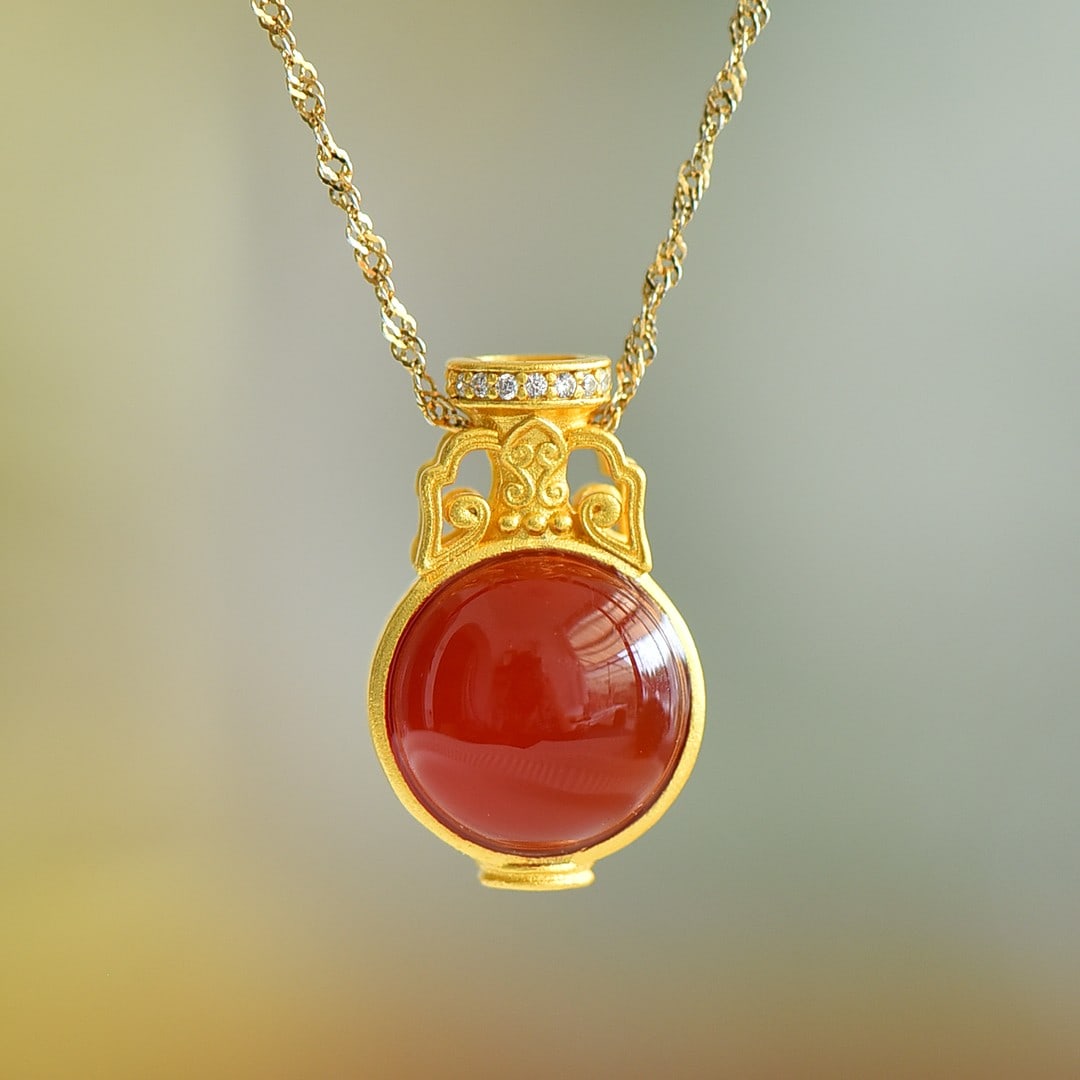 An Exquisite Sterling Silver-Gold Plated Inlaid Agate Pendant: An Exquisite Sterling Silver-Gold Plated Inlaid Agate Pendant,Size:0.5inx0.5in 纯银镀金镶玛瑙吊坠
