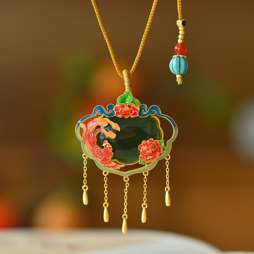 An Exquisite Sterling Silver-Gold Plated Inlaid Jasper Enamel Pendant: An Exquisite Sterling Silver-Gold Plated Inlaid Jasper Enamel Pendant,Size:0.9inx1.1in 纯银镀金镶碧玉珐琅吊坠