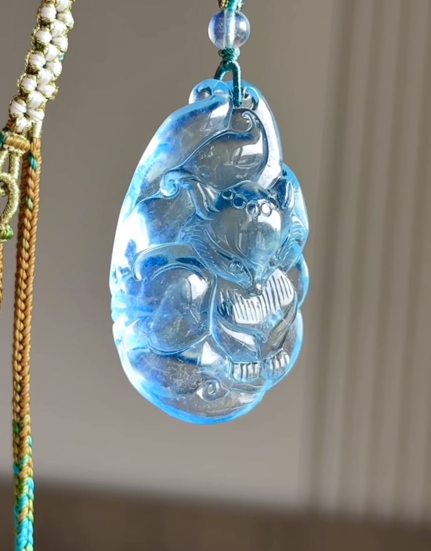 An Exquisite Aquamarine Auspicious Beast Necklace: An Exquisite Aquamarine Auspicious Beast Necklace,Size:1.9inx1.1inx0.6in,Weight:26g 海蓝宝瑞兽吊坠