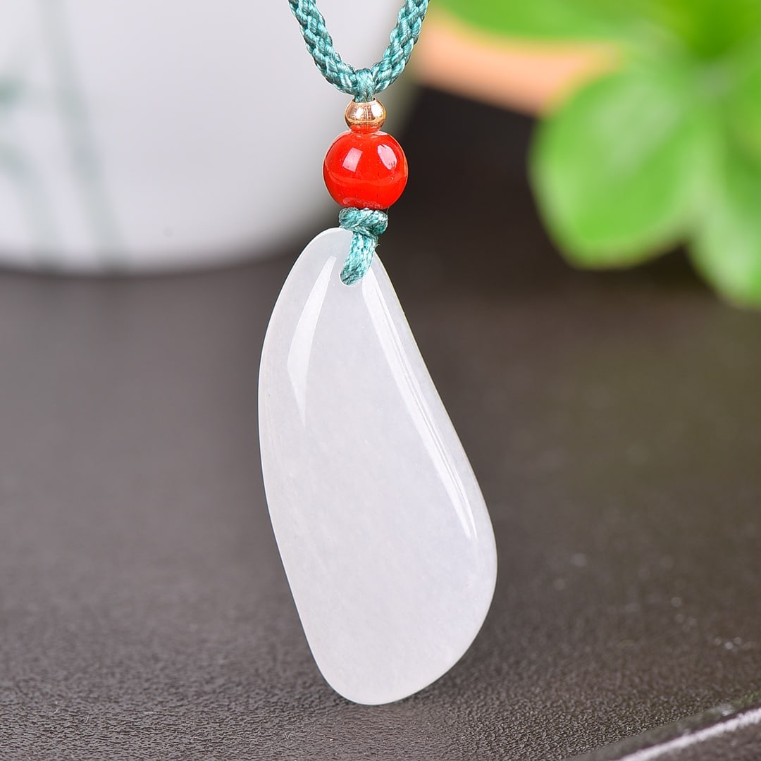 An Exquisite White Jade Pendant: An Exquisite White Jade Pendant,Size:1inx1.4in 寓意:吉祥如意 白玉吊坠