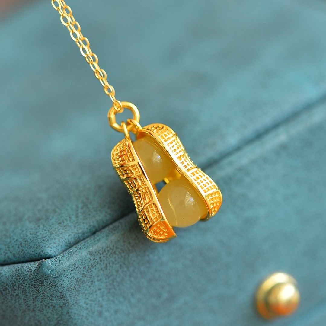 An Exquisite Sterling Silver-Gold Plated Inlaid White Jade Pendant: An Exquisite Sterling Silver-Gold Plated Inlaid White Jade Pendant,Size:0.2inx0.2in 纯银镀金镶白玉吊坠