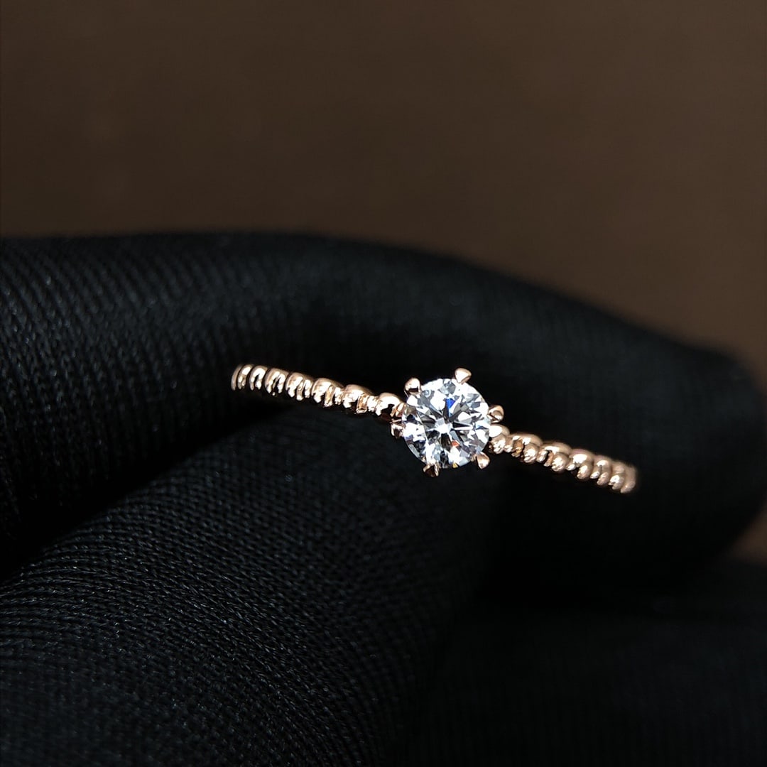 18k Gold Inlaid 0.3Ctw Diamond Ring: 18k Gold Inlaid 0.3Ctw Diamond Ring,Size: 0.2inx0.2in 18K金嵌0.3Ctw钻石戒指