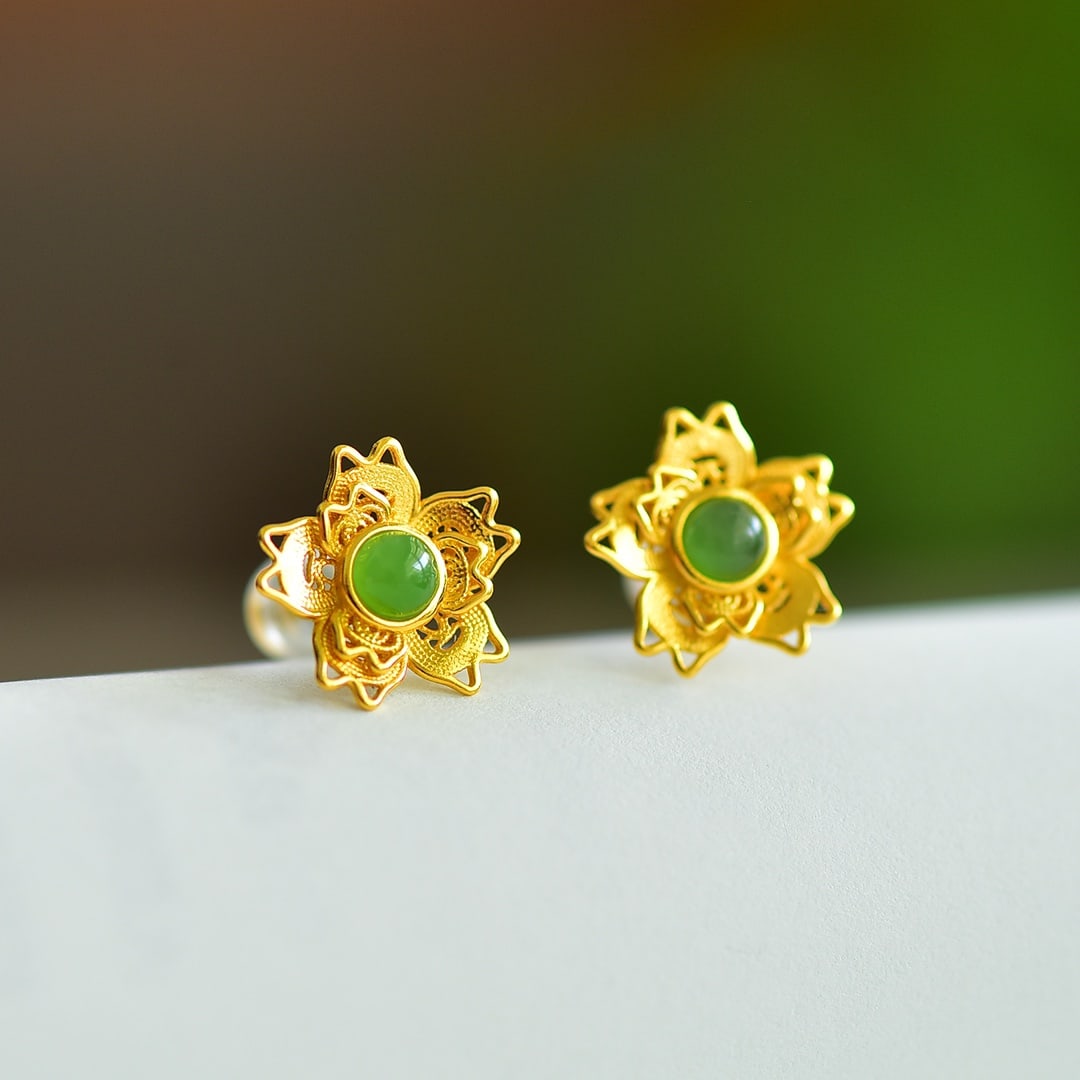 A Pair of Exquisite Sterling Silver-Gold Plated Inlaid Jasper Earrings: A Pair of Exquisite Sterling Silver-Gold Plated Inlaid Jasper Earrings 一对纯银镀金镶碧玉耳环