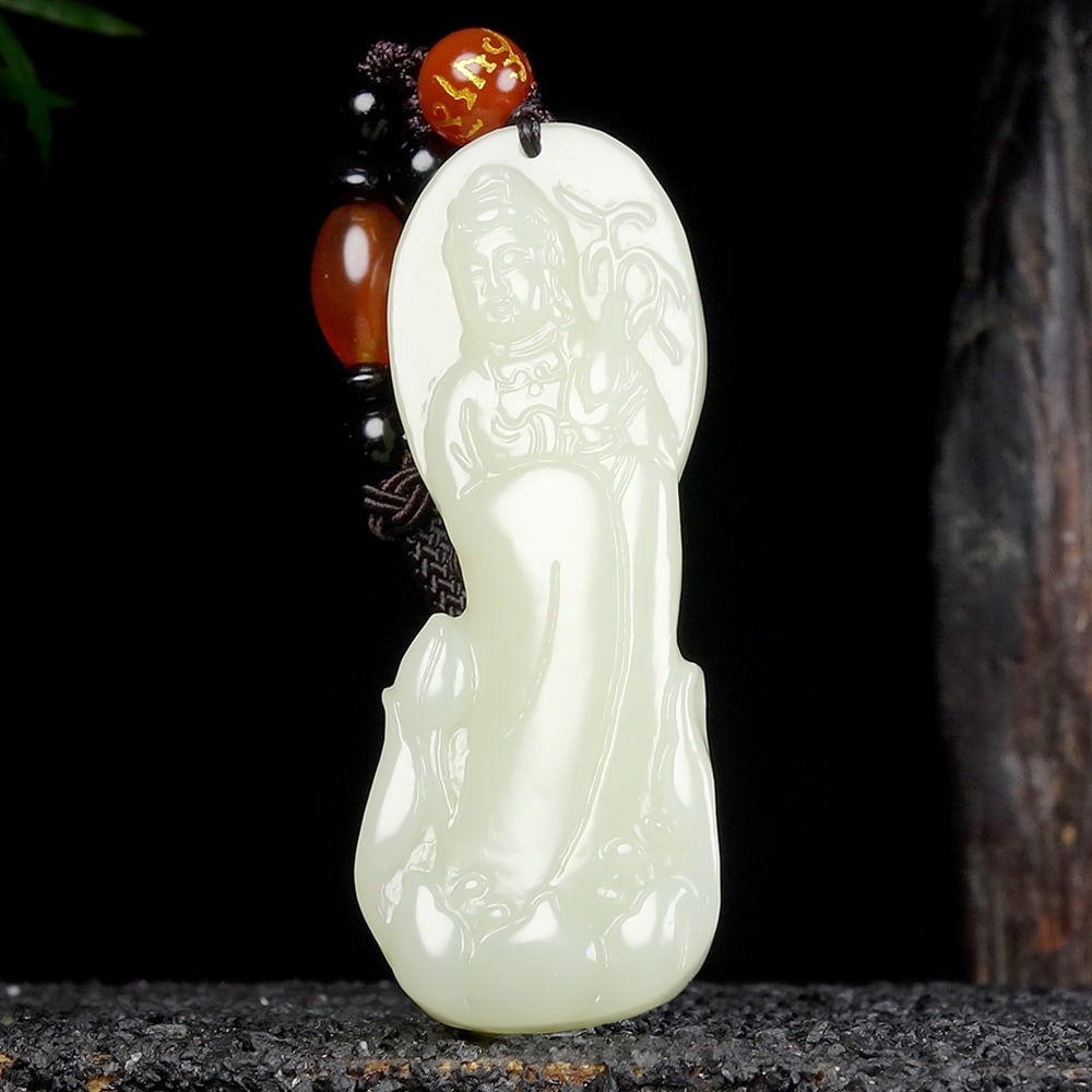 An Exquisite White Jade Statue of Avalokitesvara Pendant: An Exquisite White Jade Statue of Avalokitesvara Pendant,Size:2.4inx0.9inx0.4in 白玉观音像挂件