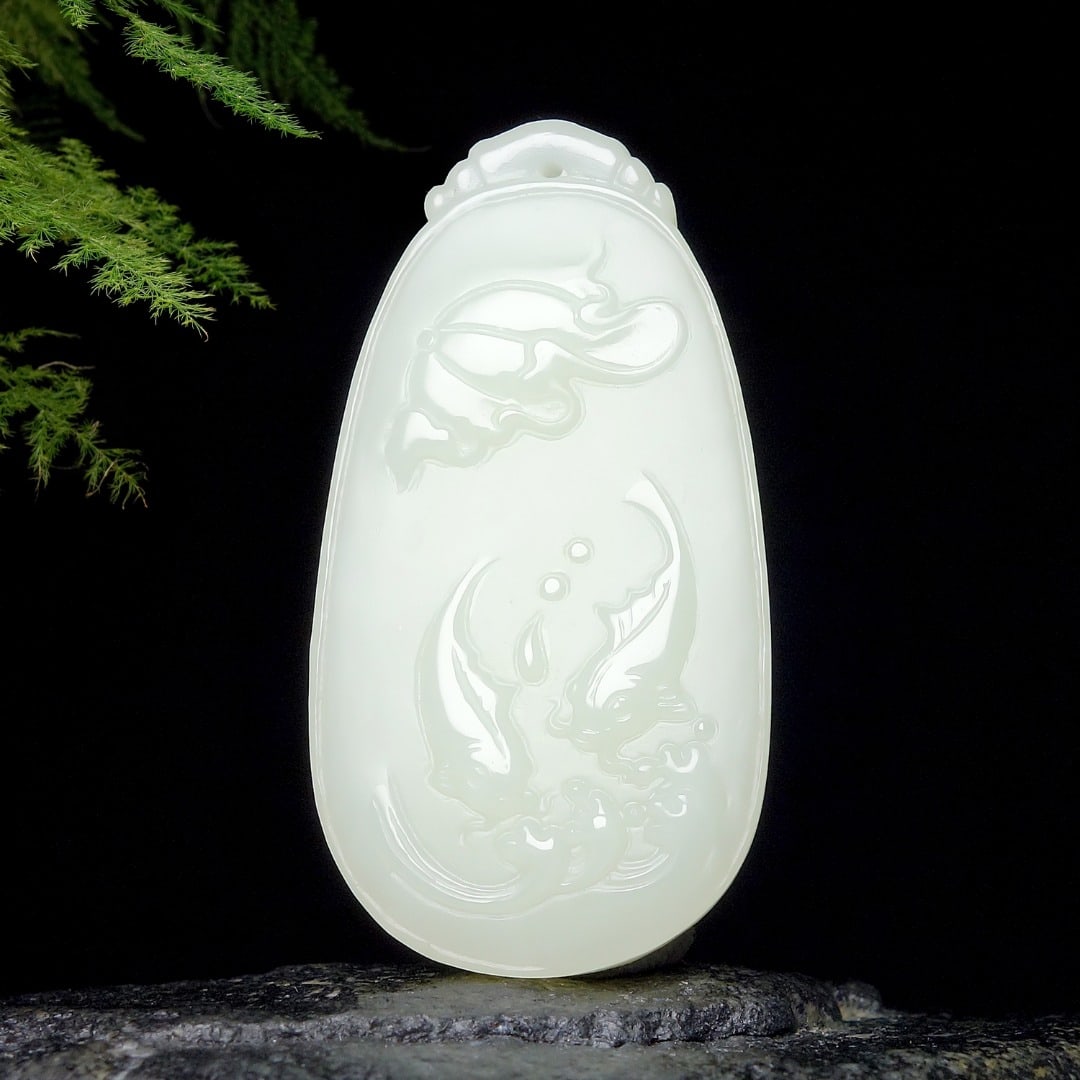 An Exquisite White Jade Fish Pattern Pendant: An Exquisite White Jade Fish Pattern Pendant,Size:1.9inx1inx0.3in 白玉鱼纹挂件