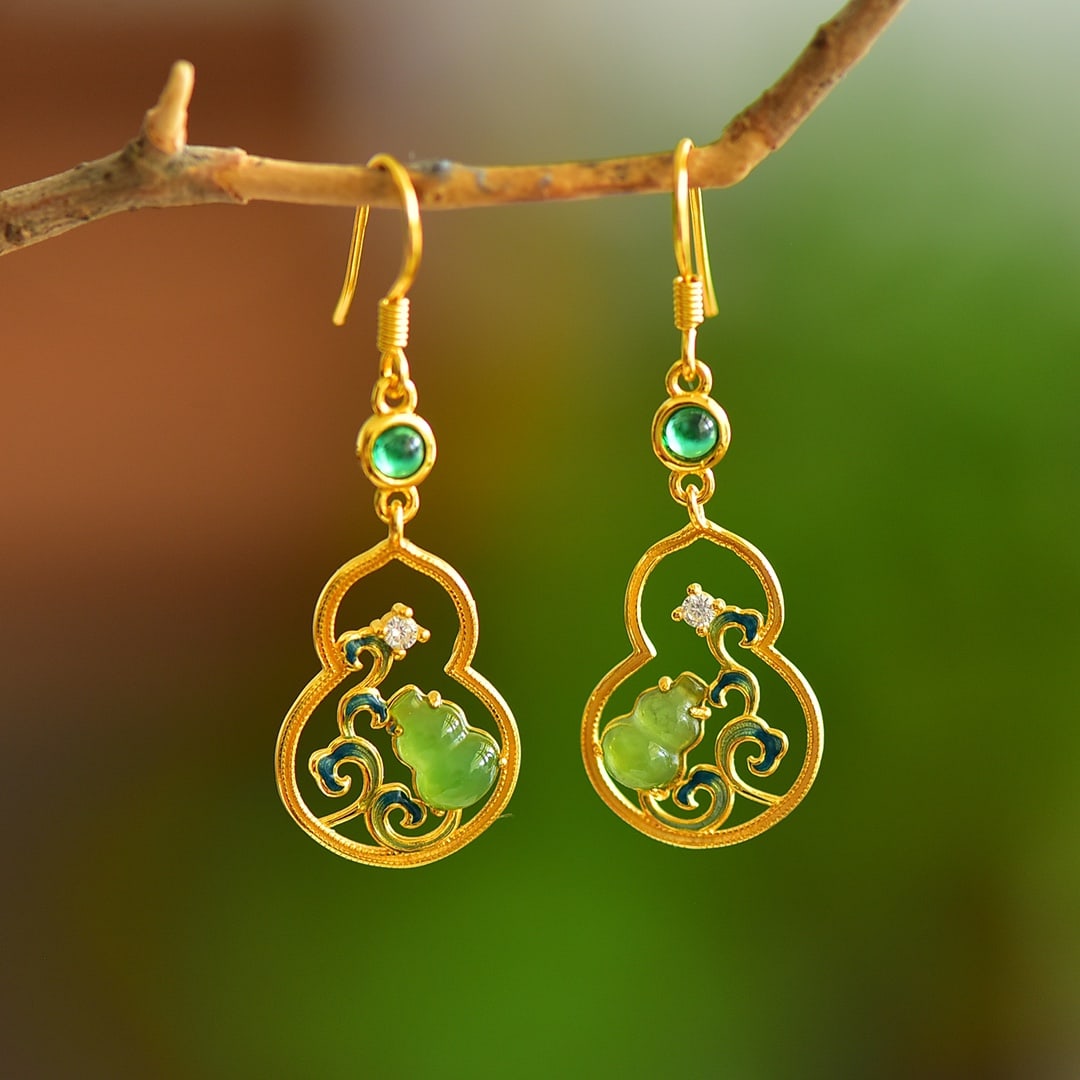 A Pair of Exquisite Sterling Silver-Gold Plated Inlaid Jasper Earrings: A Pair of Exquisite Sterling Silver-Gold Plated Inlaid Jasper Earrings 一对纯银镀金镶碧玉耳环