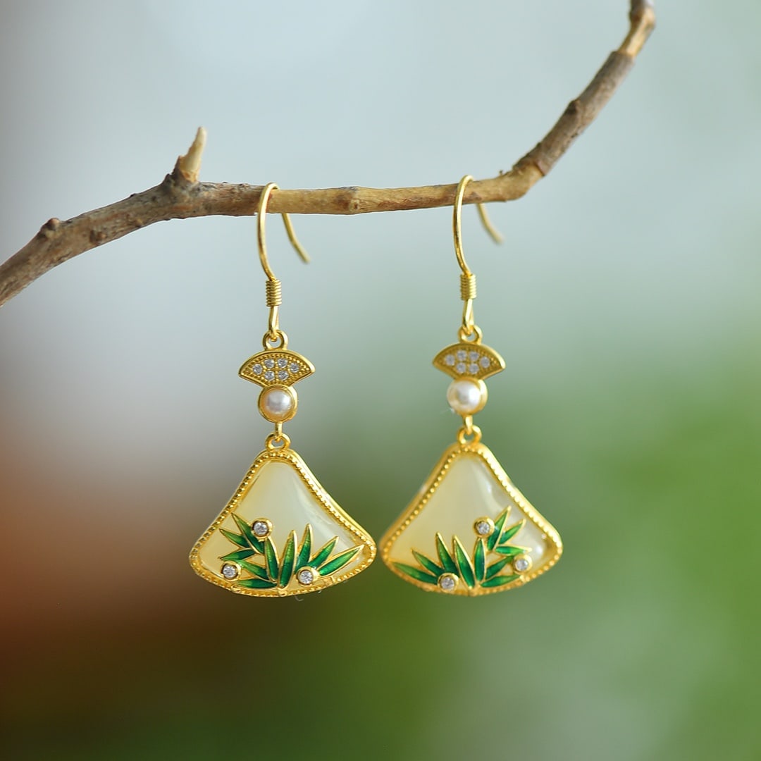A Pair of Exquisite Sterling Silver-Gold Plated Inlaid White Jade Enamel Earrings, Inlaid Pearl: A Pair of Exquisite Sterling Silver-Gold Plated Inlaid White Jade Enamel Earrings, Inlaid Pearl,Size:0.5inx0.6in 一对纯银镀金镶白玉珐琅
