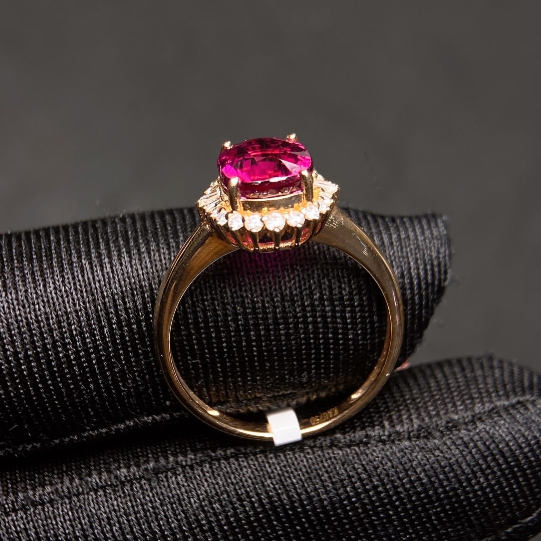 3.3Ctw Natural Tourmaline Ring: 3.3Ctw Natural Tourmaline Ring,Size:0.3inx0.4in 3.3Ctw天然碧玺戒指