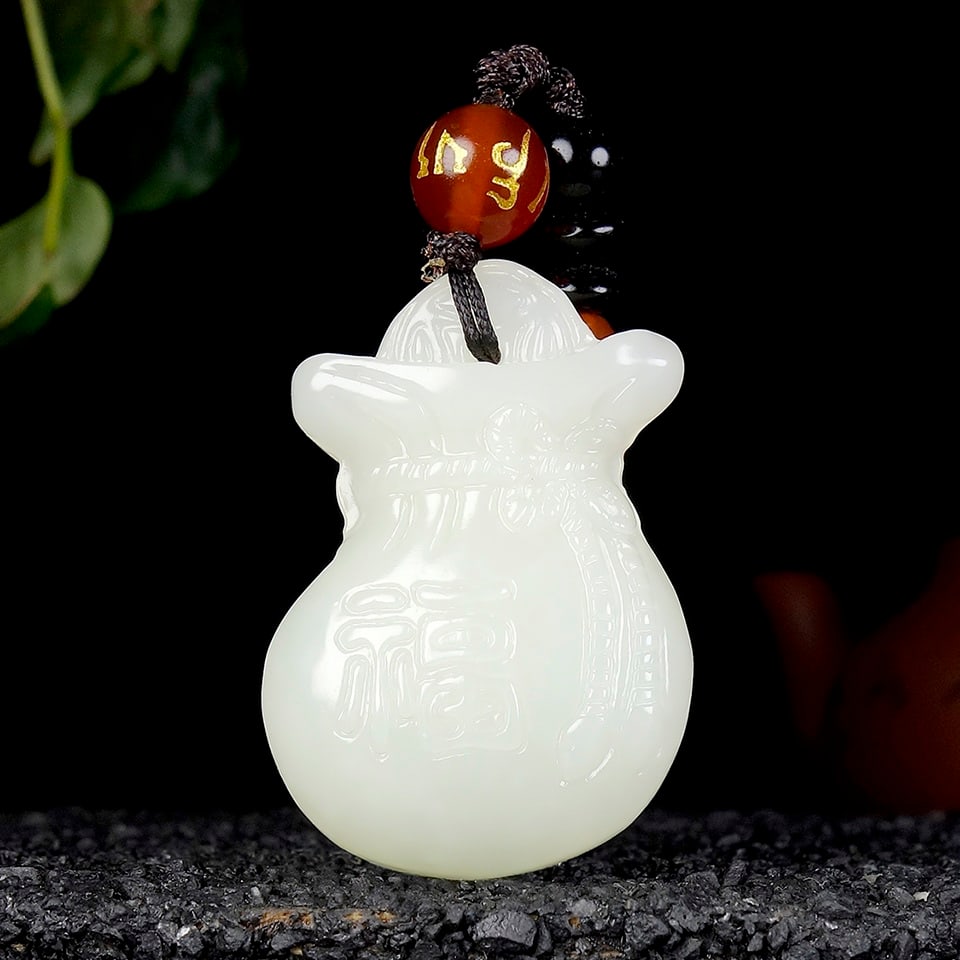 An Exquisite White Jade Pendant: An Exquisite White Jade Pendant,Size:1.5inx1inx0.3in 白玉挂件
