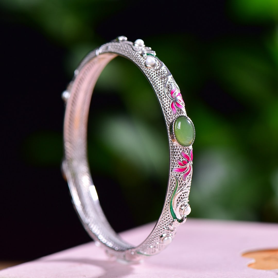 An Exquisite Sterling Silver Inlaid Jasper Enamel Bracelets, Inlaid Pearl: An Exquisite Sterling Silver Inlaid Jasper Enamel Bracelets, Inlaid Pearl,Size:0.2inx0.3in 纯银镶碧玉珐琅手镯,嵌珍珠