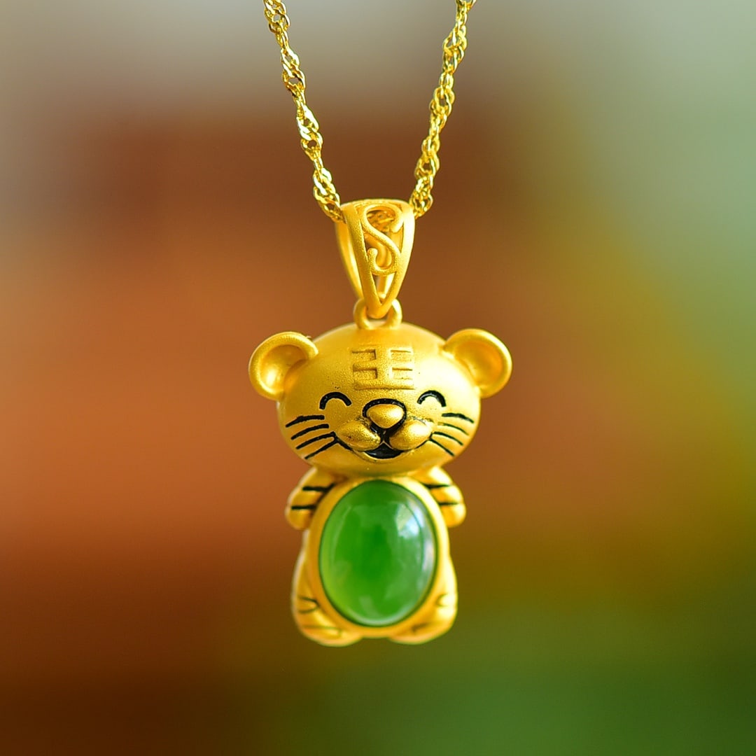 An Exquisite Sterling Silver-Gold Plated Inlaid Jasper Pendant: An Exquisite Sterling Silver-Gold Plated Inlaid Jasper Pendant 纯银镀金镶碧玉项链