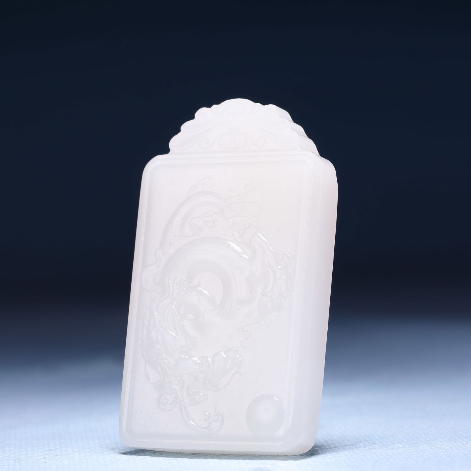 An Exquisite White Jade Dragon Pattern Pendant - 2