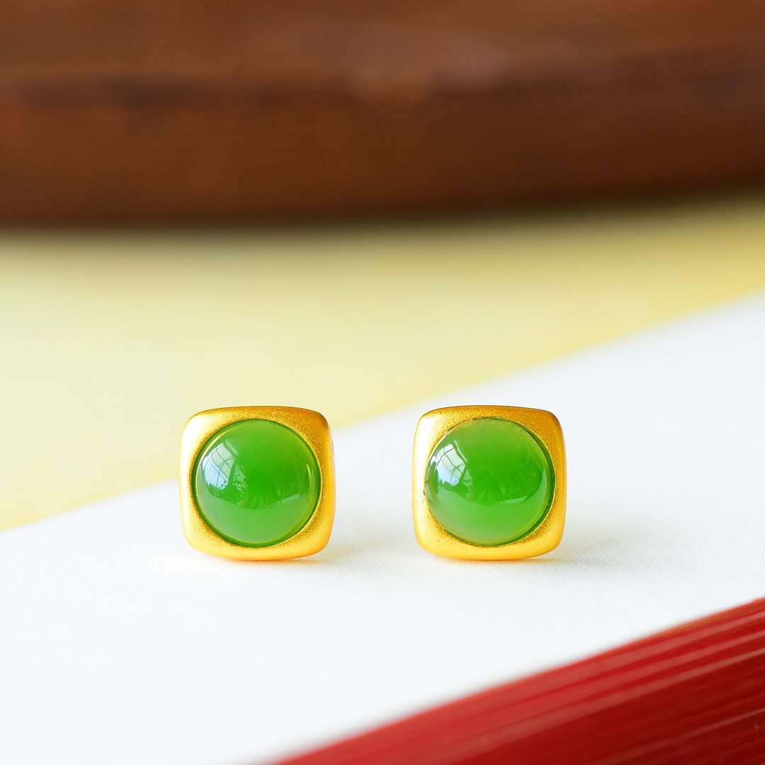 A Pair of Exquisite Sterling Silver-Gold Plated Inlaid Jasper Earrings: A Pair of Exquisite Sterling Silver-Gold Plated Inlaid Jasper Earrings,Size:0.4inx0.4in 一对纯银镀金镶碧玉耳钉