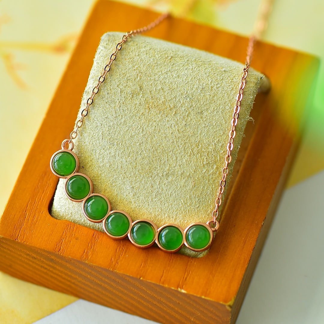 A Pair of Exquisite Sterling Silver-Gold Plated Inlaid Jasper Necklace: A Pair of Exquisite Sterling Silver-Gold Plated Inlaid Jasper Necklace,Size:1.6inx0.4in 纯银镀金镶碧玉项链