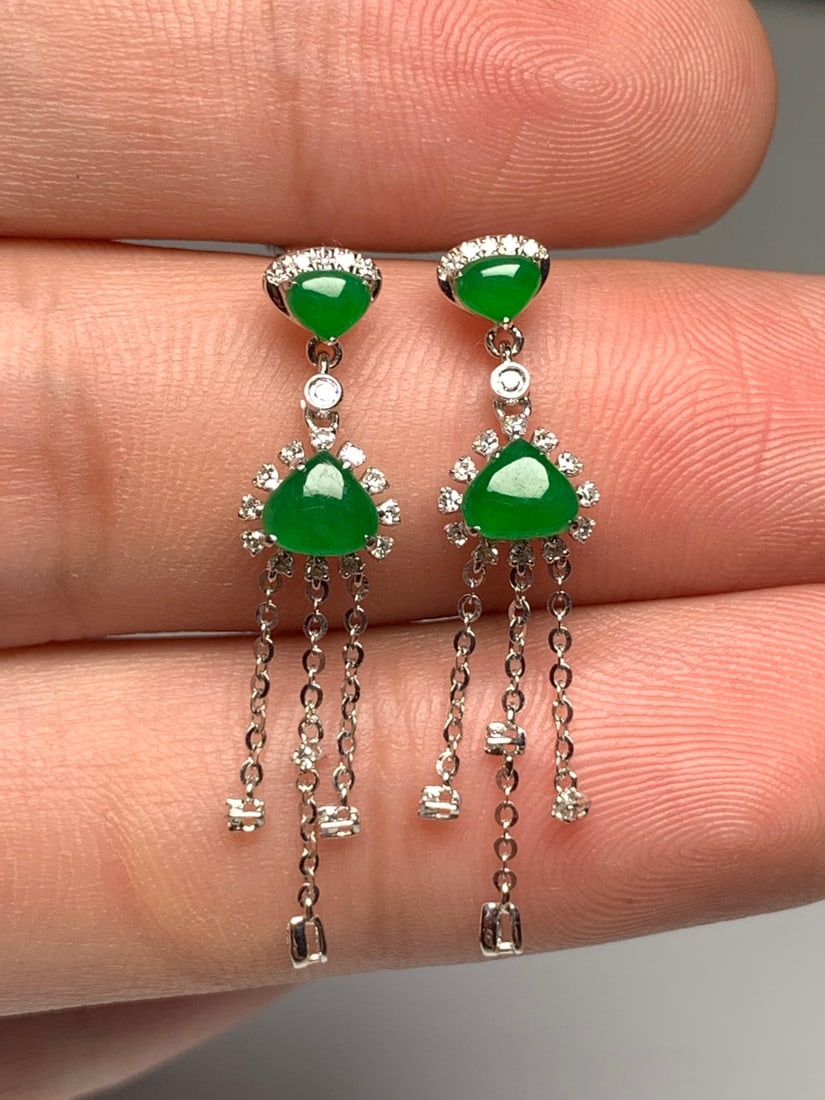 A Pair of Exquisite 18k Gold Diamond Inlaid Jadeite Earrings: A Pair of Exquisite 18k Gold Diamond Inlaid Jadeite Earrings,Size(Loose Stone):0.2inx0.2inx0.1in 一对18k金钻镶嵌翡翠耳环