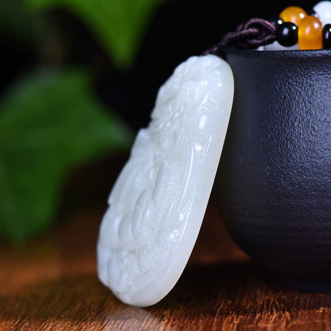 An Exquisite White Jade Dragon Pattern Pendant - 3