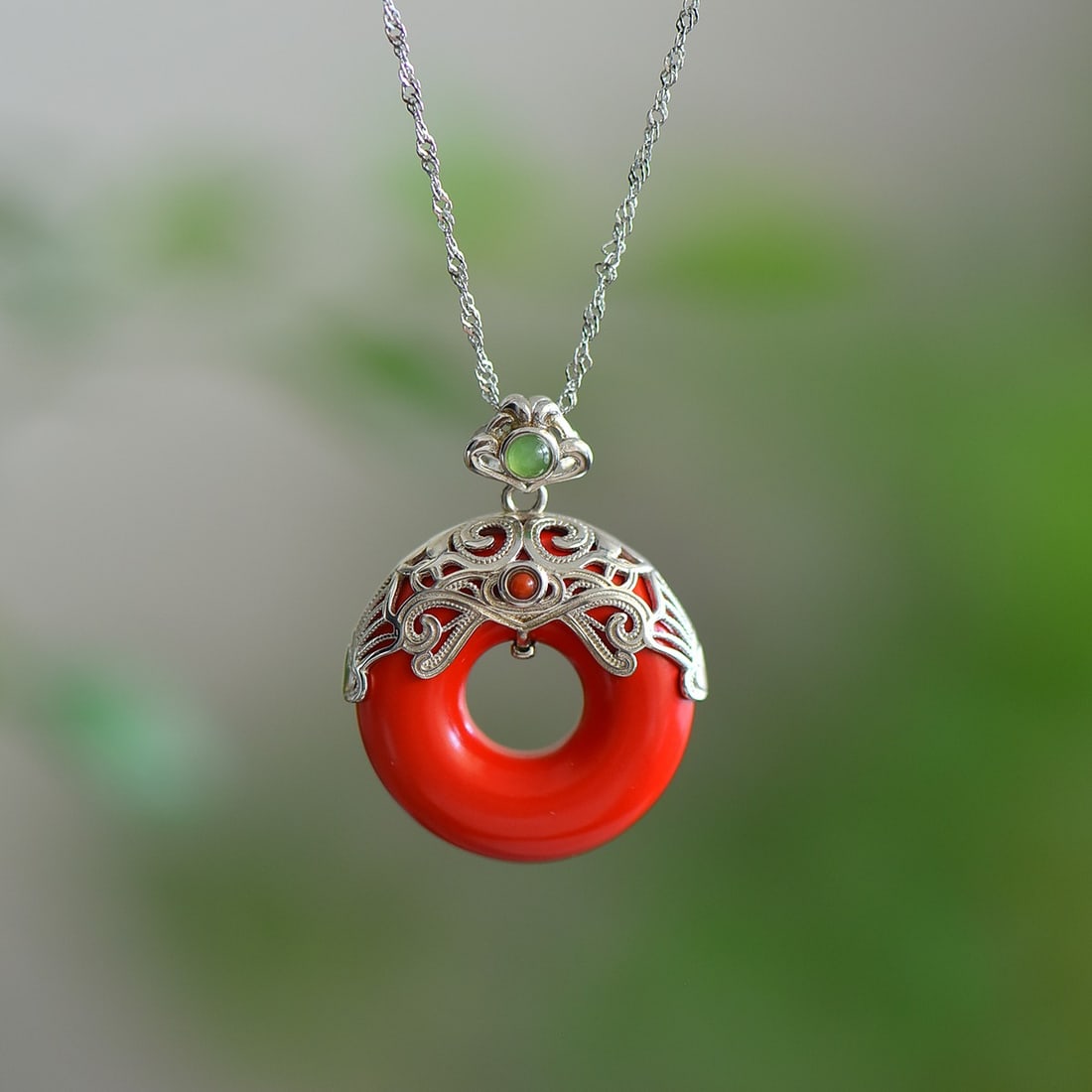 An Exquisite Sterling Silver Inlaid Cinnabar Pendant: An Exquisite Sterling Silver Inlaid Cinnabar Pendant,Size:1inx1in 寓意:平平安安,圆圆满满 