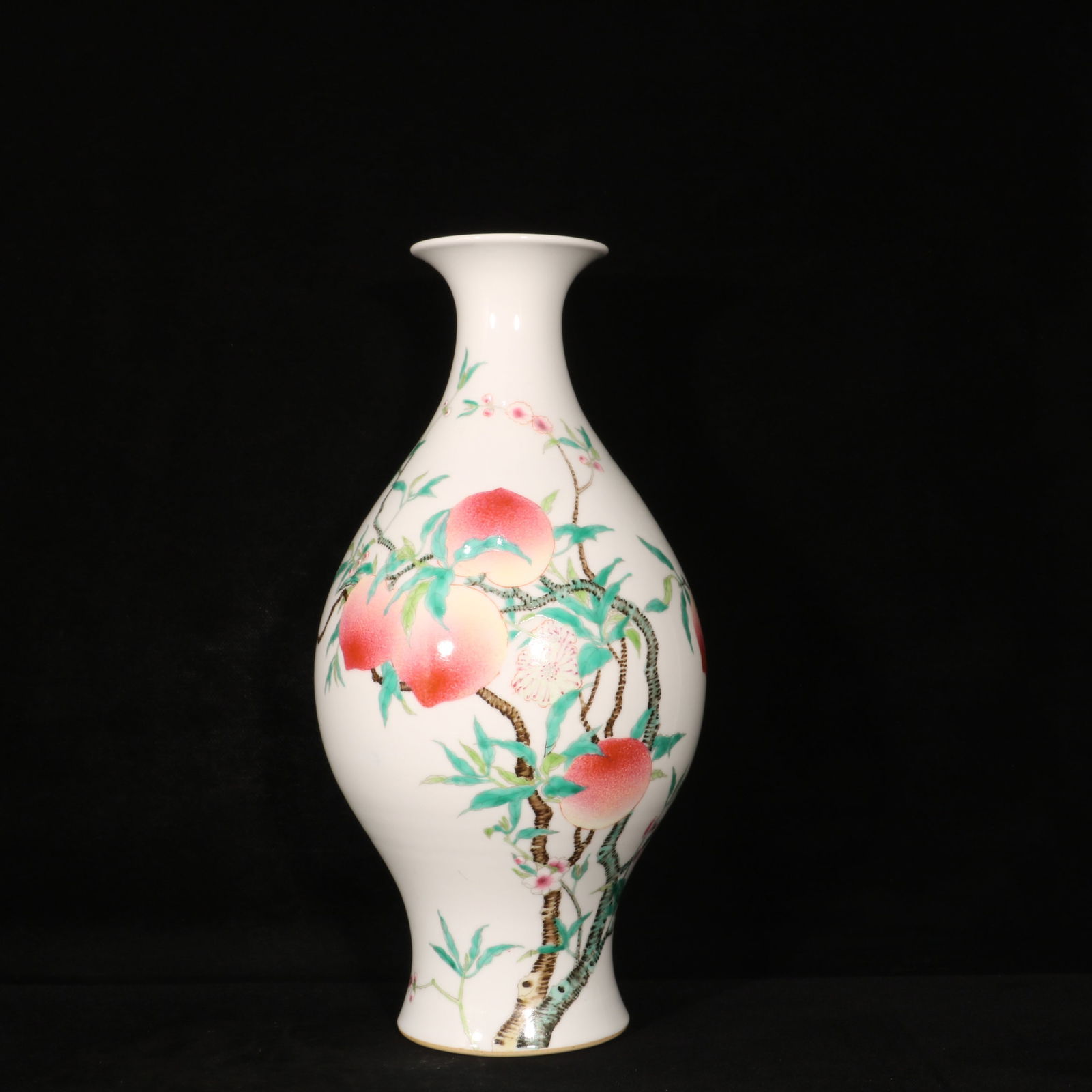 A Huge Famille-Rose Bats and Peach Pattern Vase: A Huge Famille-Rose Bats and Peach Pattern Vase,Qing Dynasty,China,Yongzheng Six-character Mark,Size:15.4inx7.5in 粉彩福寿纹瓶,中国清代,&