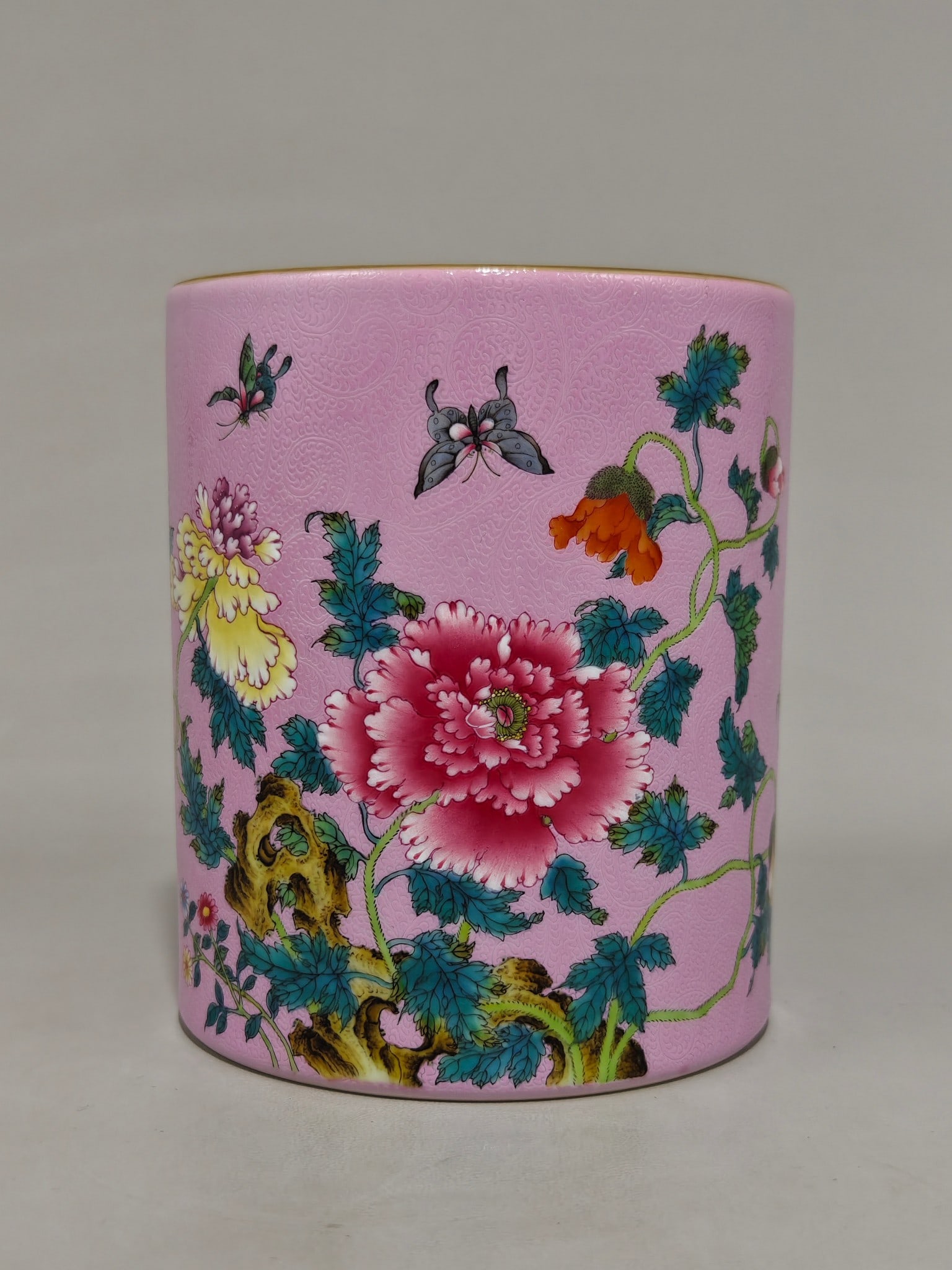 An Exquisite Enamel Flower and Butterfly Pattern Brush Pot,with poem: An Exquisite Enamel Flower and Butterfly Pattern Brush Pot,with poem,Qing Dynasty,China,Yongzheng Four-character Mark,Size:6.1inx5.2in 珐琅彩花卉蝴蝶纹&