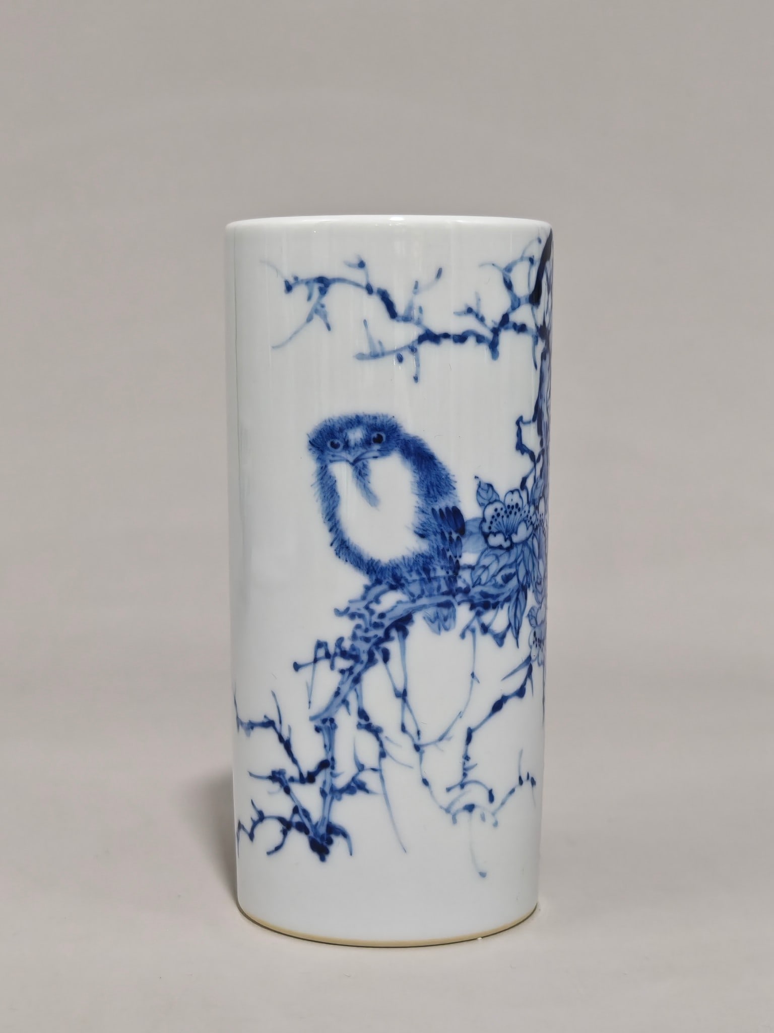 An Exquisite Blue and White Flower and Bird Pattern Brush Pot: An Exquisite Blue and White Flower and Bird Pattern Brush Pot,Qing Dynasty,China,With Mark,Size:5.6inx2.6in 青花花鸟纹笔筒,中国清代,&#