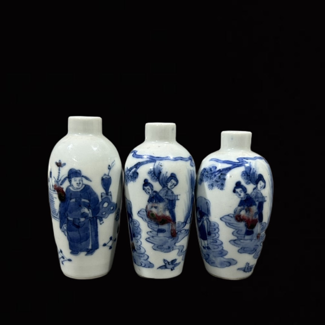 A Set of Fine Blue and White Underglaze-Red Character and Story Pattern Snuff Bottles: A Set of Fine Blue and White Underglaze-Red Character and Story Pattern Snuff Bottles,Qing Dynasty,China,With Mark,Size:3.3inx1.6in