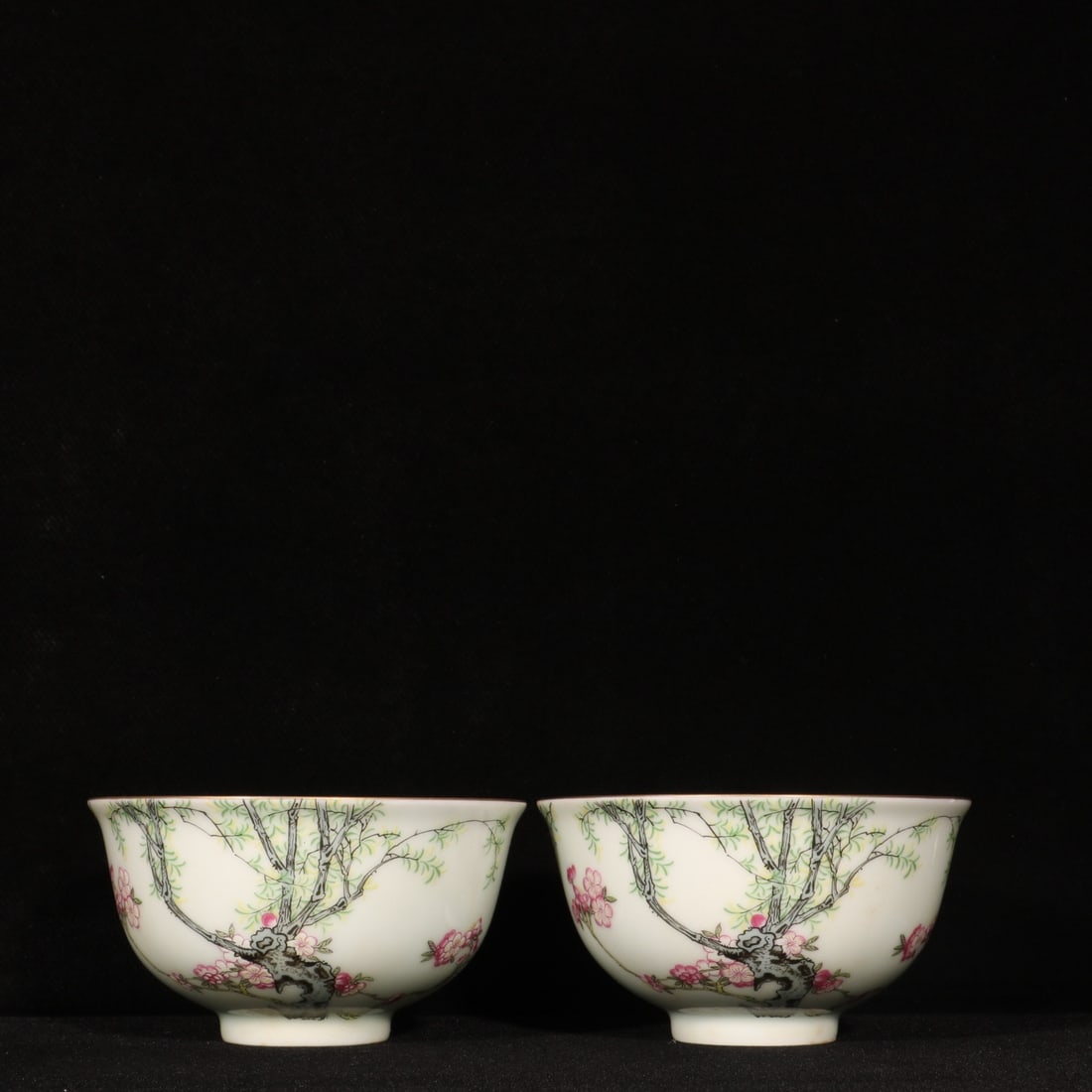 A Pair of Exquisite Famille-Rose Flower and Bird Pattern Cups,with poem: A Pair of Exquisite Famille-Rose Flower and Bird Pattern Cups,with poem,Qing Dynasty,China,Qianlong Four-character Mark,Size:2.4inx4.3in 一对粉彩花鸟纹杯