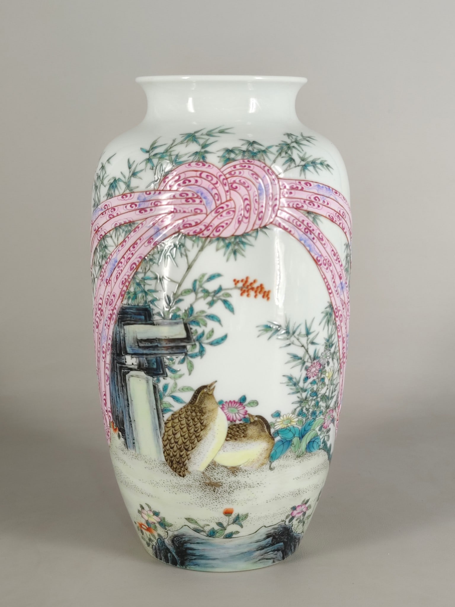 An Exquisite Famille-Rose Flower and Bird Pattern Vase: An Exquisite Famille-Rose Flower and Bird Pattern Vase,Qing Dynasty,China,Qianlong Six-character Mark,Size:9.8inx5.1in 粉彩花鸟纹瓶,中国清代