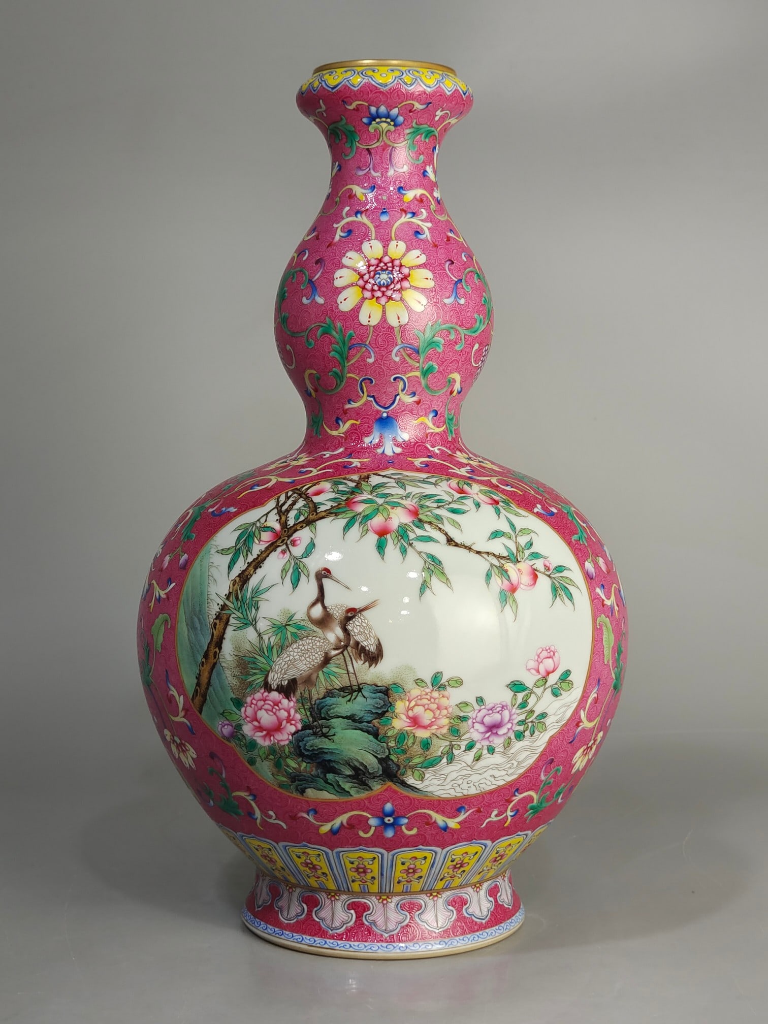 A Huge Famille-Rose Flower and Crane Pattern Gourd-Shaped Vase: A Huge Famille-Rose Flower and Crane Pattern Gourd-Shaped Vase,Qing Dynasty,China,Qianlong Six-character Mark,Size:15.7inx9.4in 粉彩花卉鹤纹葫芦瓶