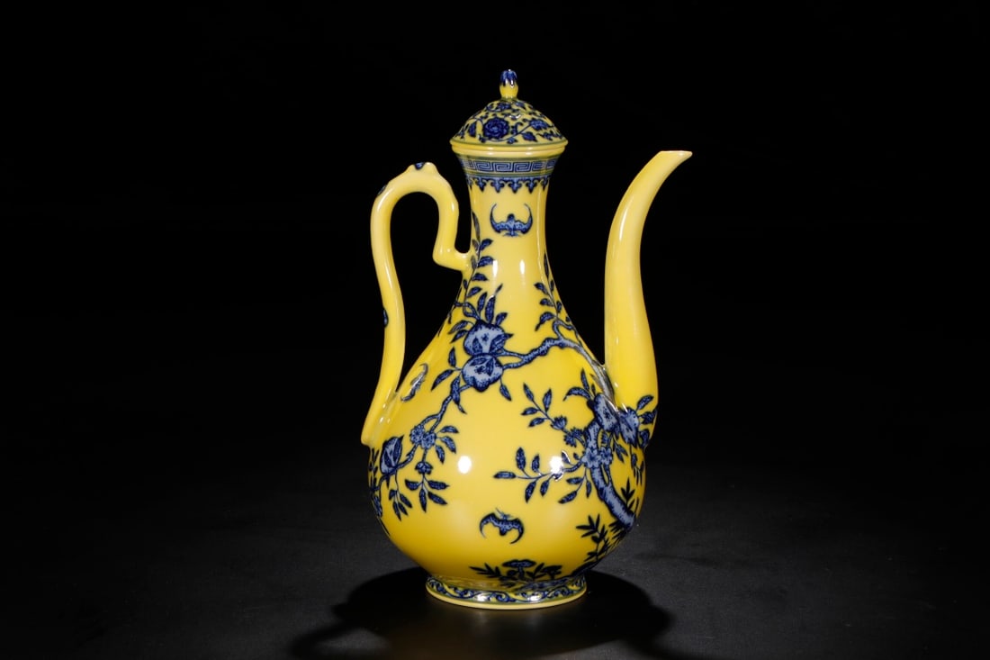 A Rare Yellow Ground Blue and White Bats and Peach Pattern Ewer: A Rare Yellow Ground Blue and White Bats and Peach Pattern Ewer,Qing Dynasty,China,Yongzheng Six-character Mark,Size:13in 黄地青花福寿纹执壶,È