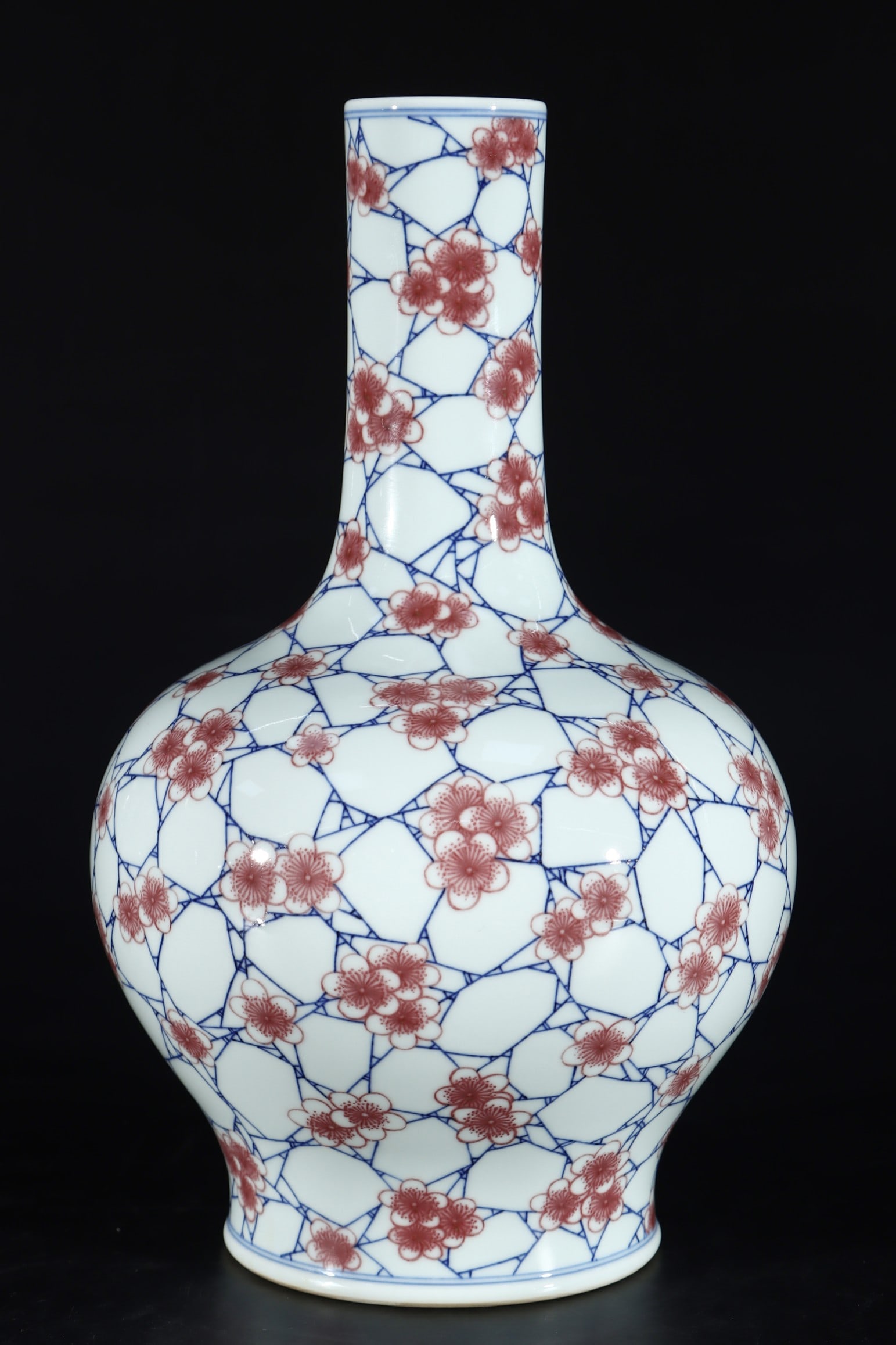 A Rare Underglaze-Red Flower Pattern Vase: A Rare Underglaze-Red Flower Pattern Vase,Qing Dynasty,China,Qianlong Six-character Mark,Size:13inx7.7in 釉里红花卉纹瓶,中国清代,È