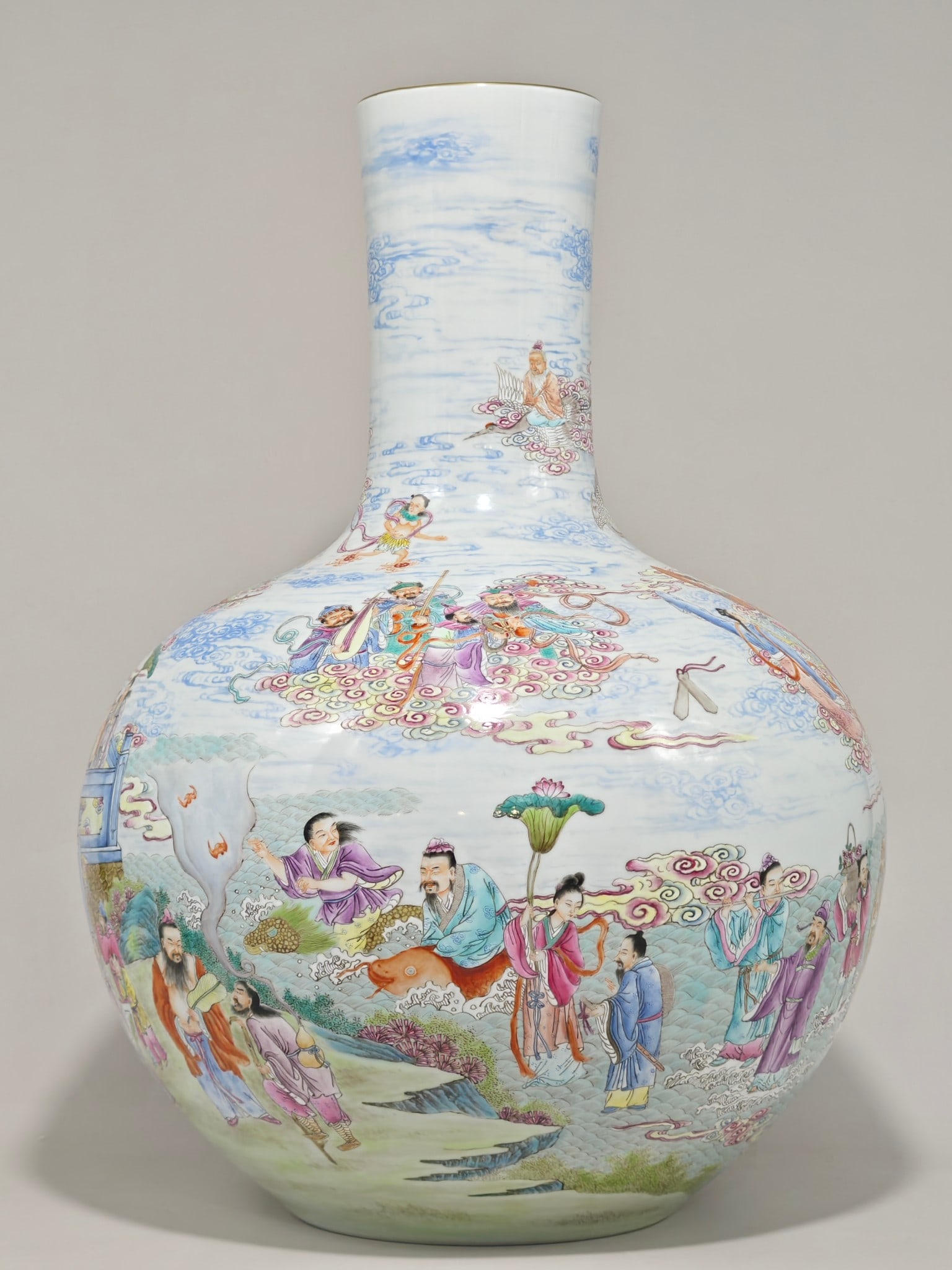 A Huge Famille-Rose Character and Story Pattern Vase: A Huge Famille-Rose Character and Story Pattern Vase,Qing Dynasty,China,Qianlong Six-character Mark,Size:21.1inx15in 粉彩人物故事纹瓶,中国&#