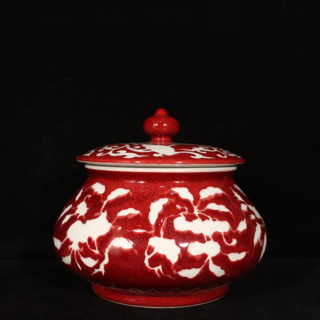An Exquisite Ji Red Glazed Melon and Fruit Pattern Jar with Cover: An Exquisite Ji Red Glazed Melon and Fruit Pattern Jar with Cover,Ming Dynasty,China,Xuande Six-character Mark,Size:7.3inx8.5in 霁红釉瓜果纹盖罐,中