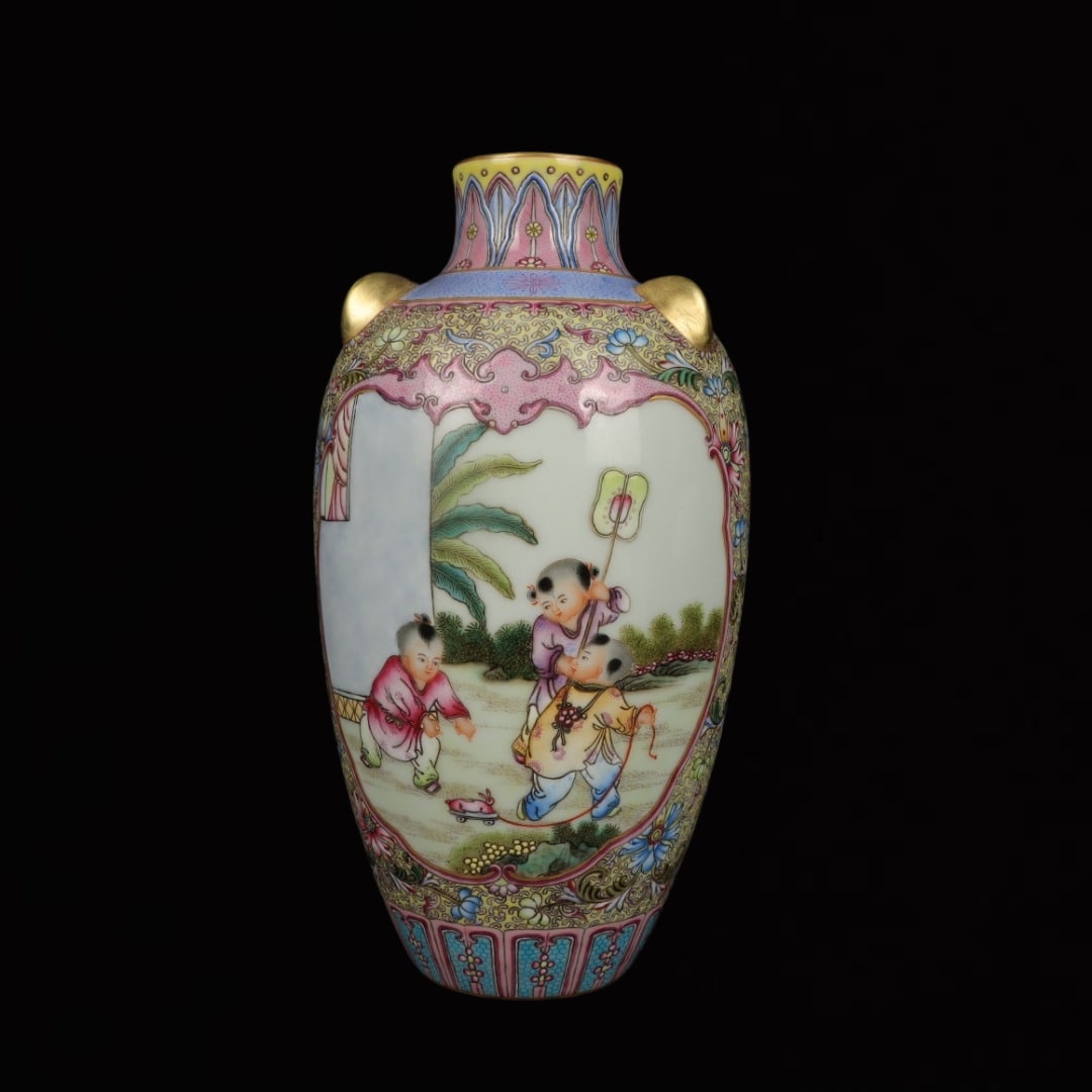 An Exquisite Enamel Character and Story Pattern Vase: An Exquisite Enamel Character and Story Pattern Vase,Qing Dynasty,China,Qianlong Four-character Mark,Size:6.7inx3.9in 珐琅彩人物故事纹瓶,中&