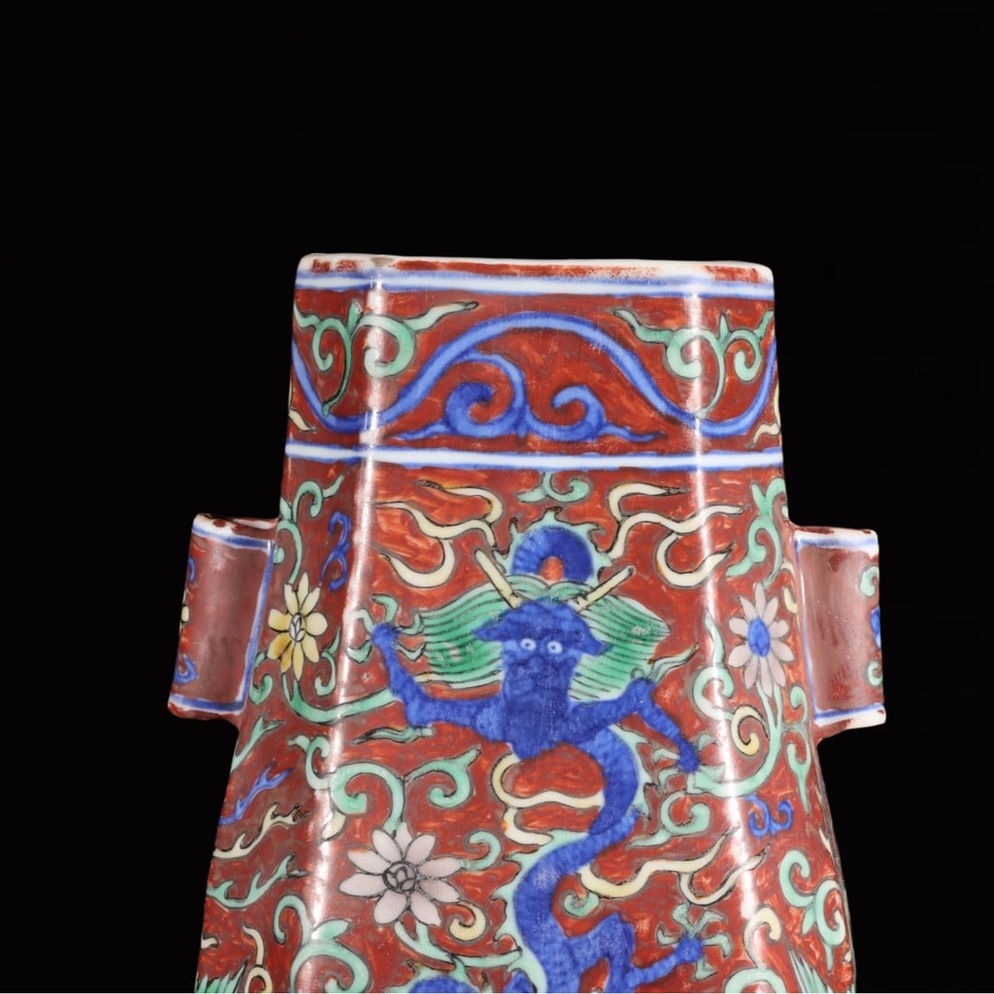 An Exquisite Red Ground Blue and White Character and Story Pattern Jar with Cover: An Exquisite Red Ground Blue and White Character and Story Pattern Jar with Cover,Ming Dynasty,China,Wanli Six-character Mark,Size:4.7inx5.1in 红地青花人物故&