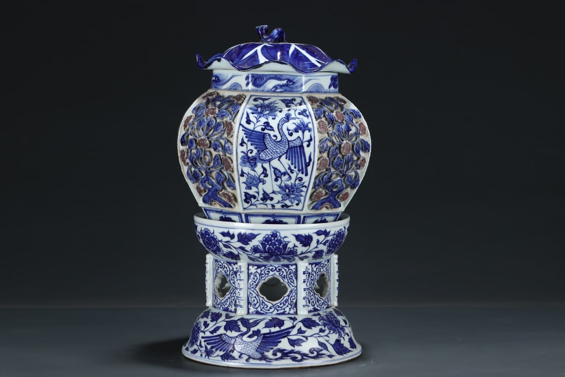 A Exquisite Blue and White Lotus Pattern Pattern Jar - 3