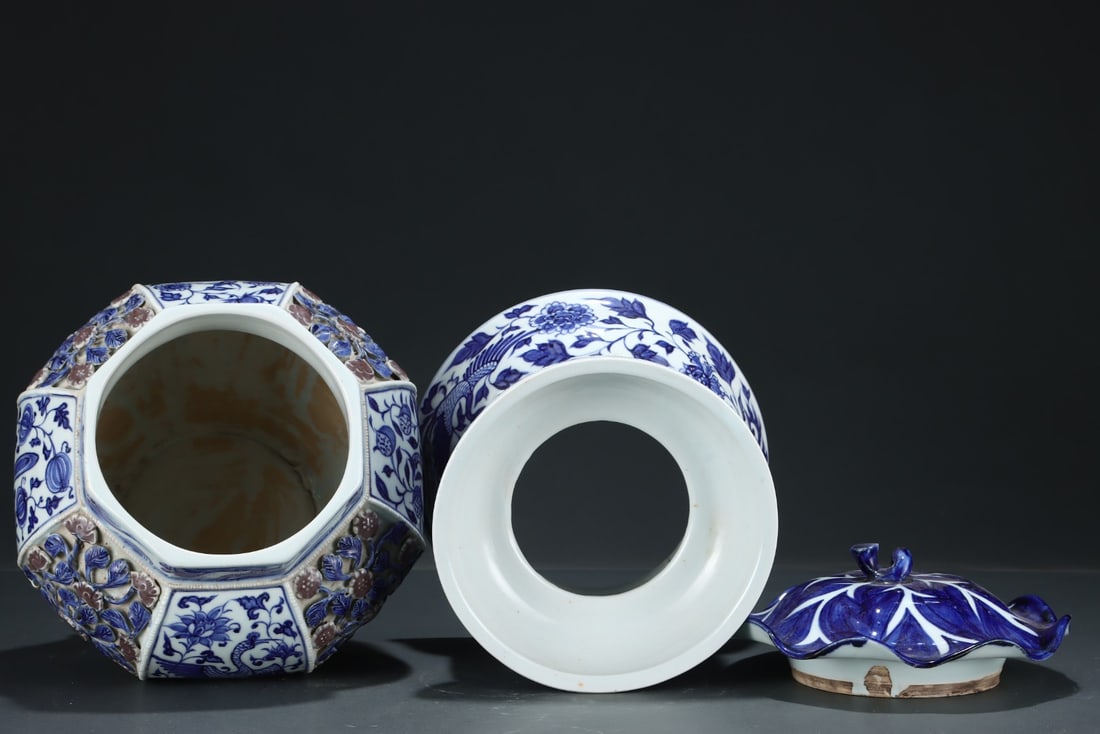 A Exquisite Blue and White Lotus Pattern Pattern Jar - 4