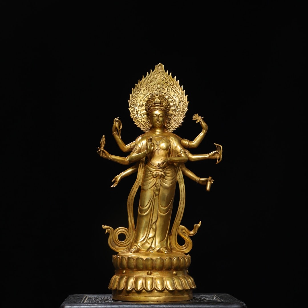 A Exquisite Gilt Bronze Statue of Avalokitesvara Ornament: A Exquisite Gilt Bronze Statue of Avalokitesvara Ornament,Ming Dynasty, China,Size:60x32x7.5in,Weight:7600g 铜鎏金观音摆件,中国明代