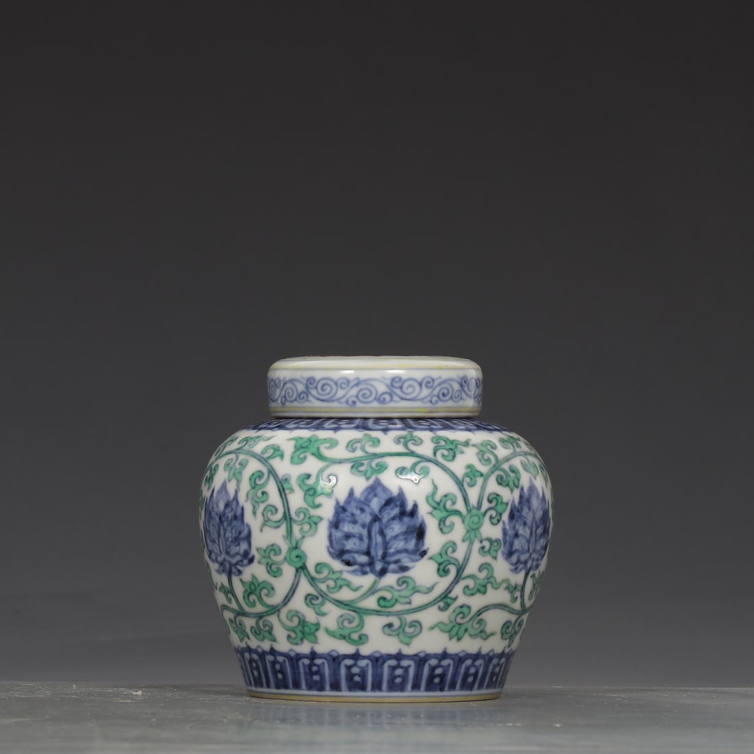 A Exquisite Doucai Lotus Pattern Jar - 2