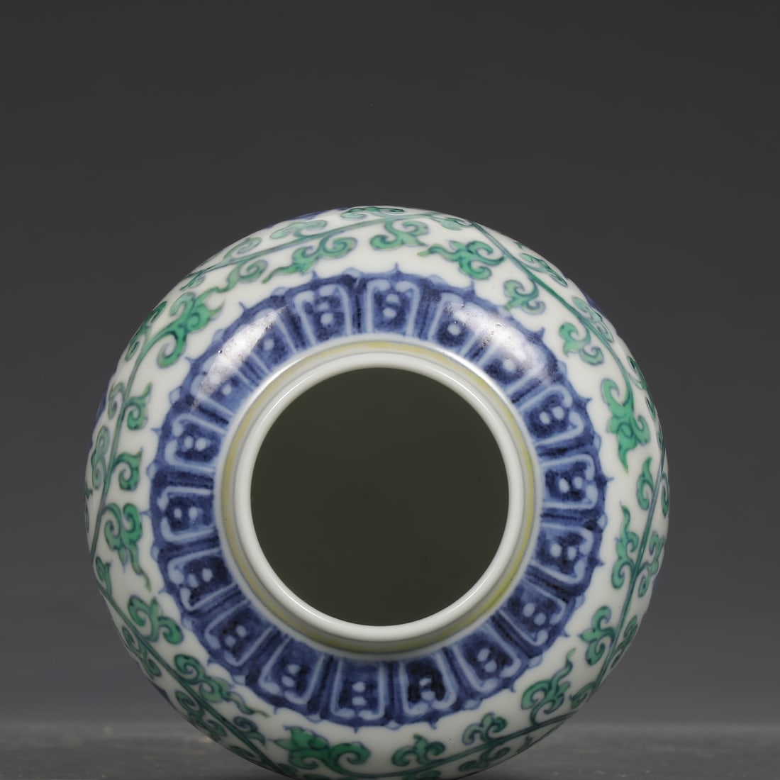 A Exquisite Doucai Lotus Pattern Jar - 8