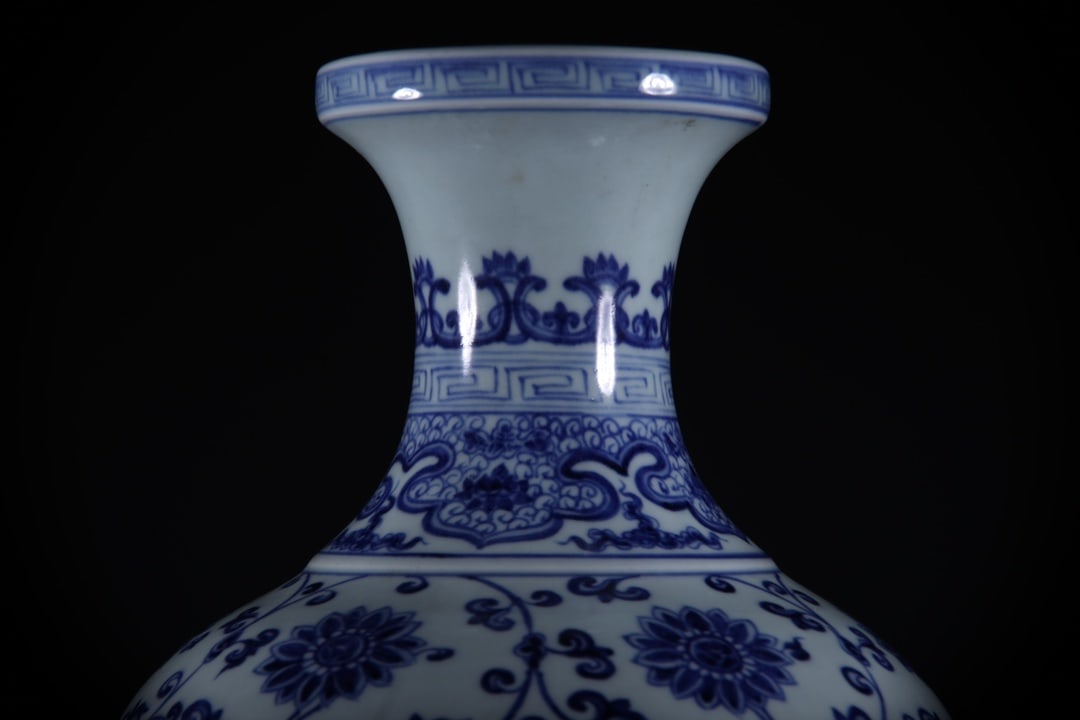 Blue and White Figures Pattern Vase - 2