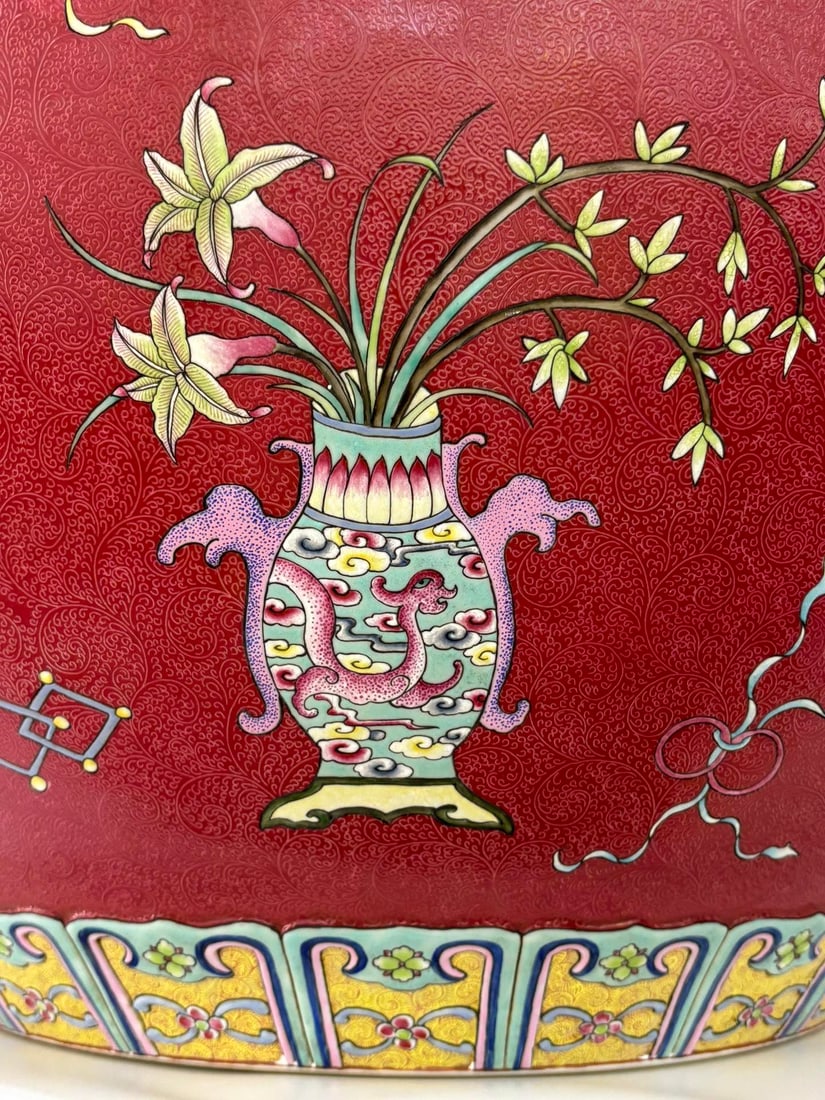 A Exquisite Ruby Red Ground Antique Pattern Vat - 4