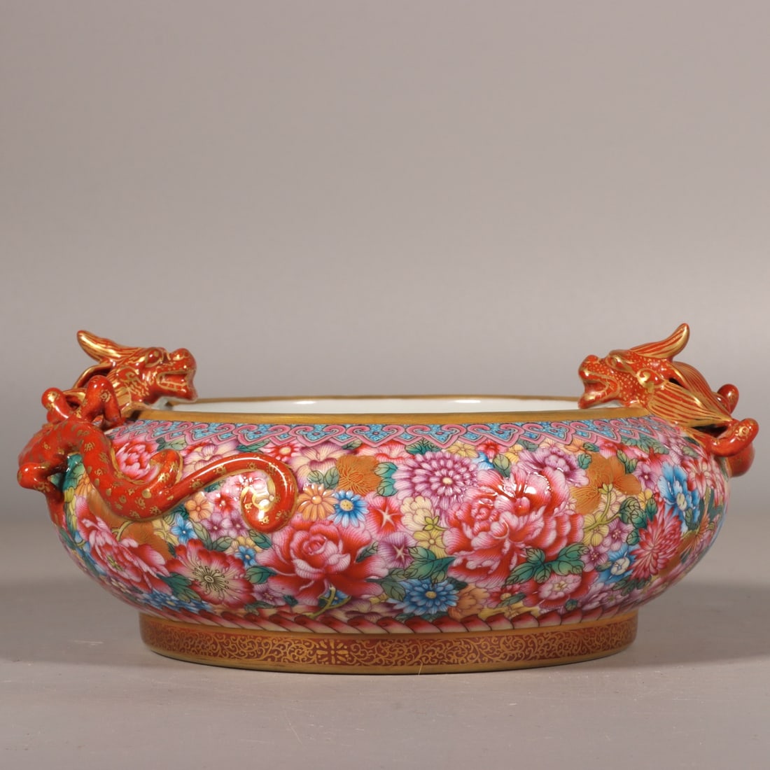 A Exquisite Enamel Dragon Pattern Brush Washer: A Exquisite Enamel Dragon Pattern Brush Washer,Qing Dynasty, China,Yongzheng Four-character Mark,Size:2.8inx6.3in 珐琅彩龙纹水洗,中国清É