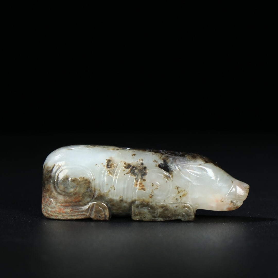 A Exquisite Hotan Jade Pig Ornament: A Exquisite Hotan Jade Pig Ornament,Han Dynasty, China,Size:2inx0.7inx0.6in,Weight:23g 和田玉猪摆件,中国汉代