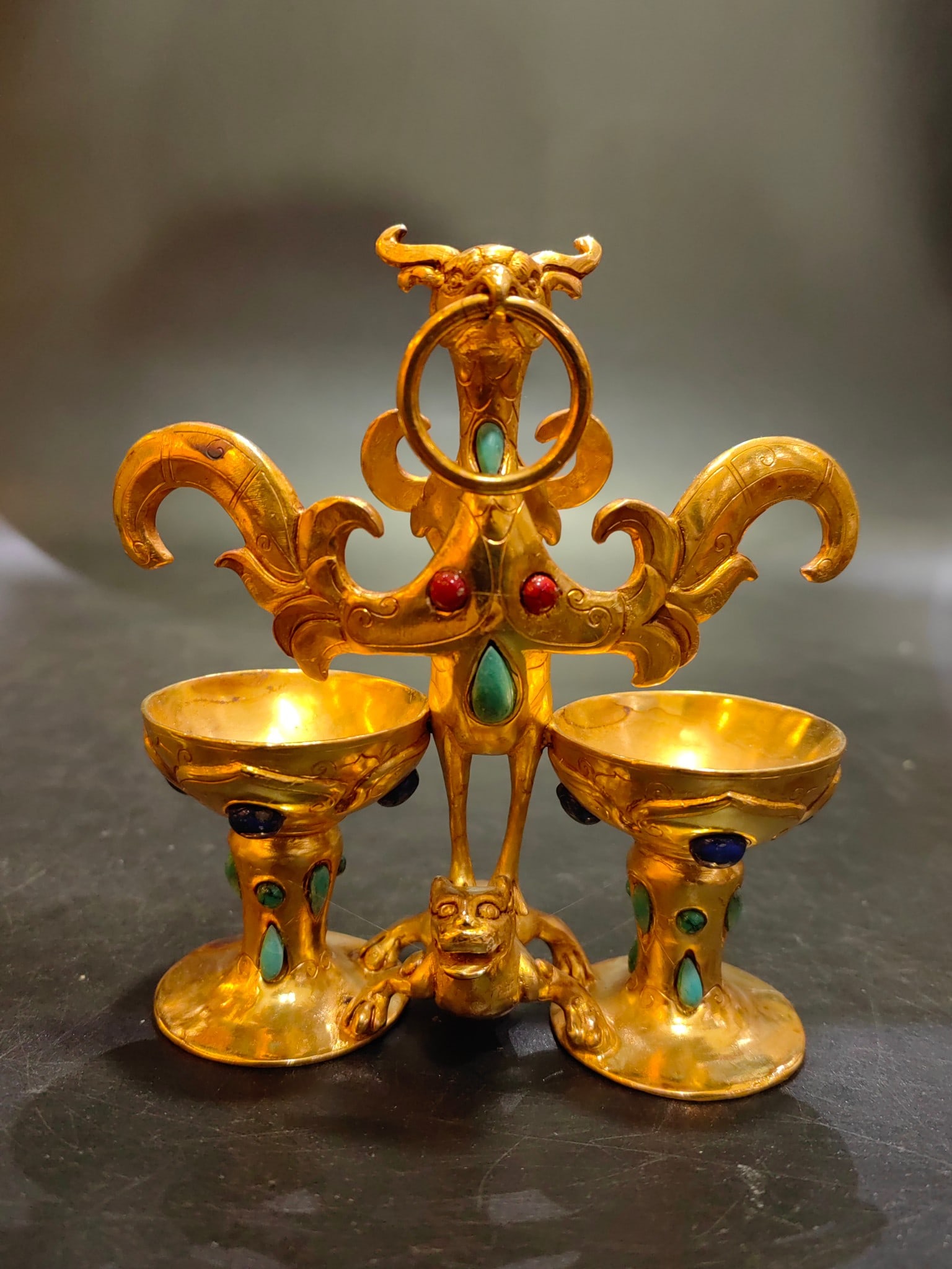 A Exquisite Gilt Bronze Bird Ornament: A Exquisite Gilt Bronze Bird Ornament,Ancient Time, China,Zhenguan Four-character Mark,Size:4.7inx2.4inx5.1in,Weight:469g 铜鎏金鸟摆件,远古时ć