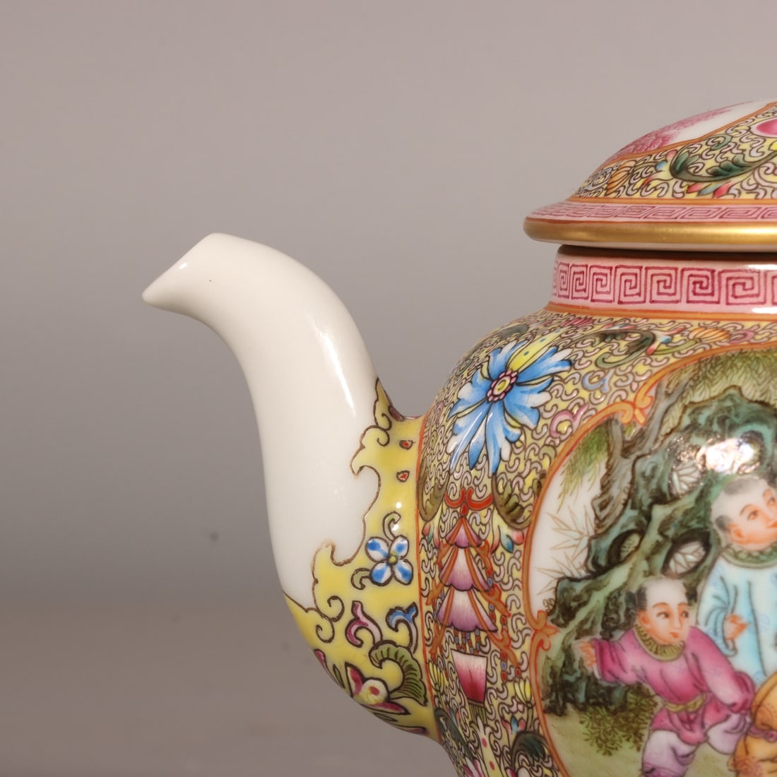 A Exquisite Enamel Figures Pattern Ewer - 2