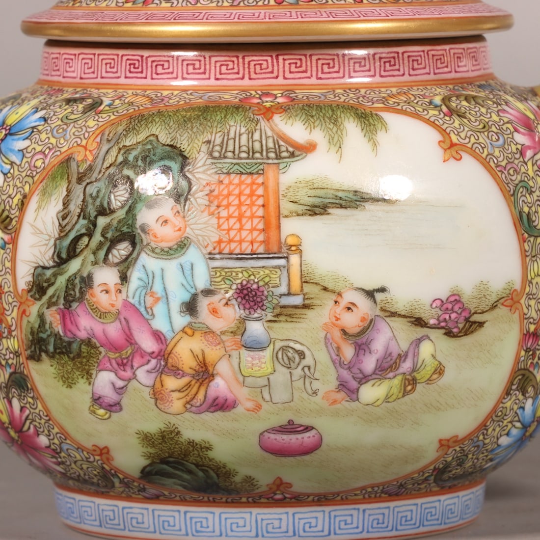 A Exquisite Enamel Figures Pattern Ewer - 3