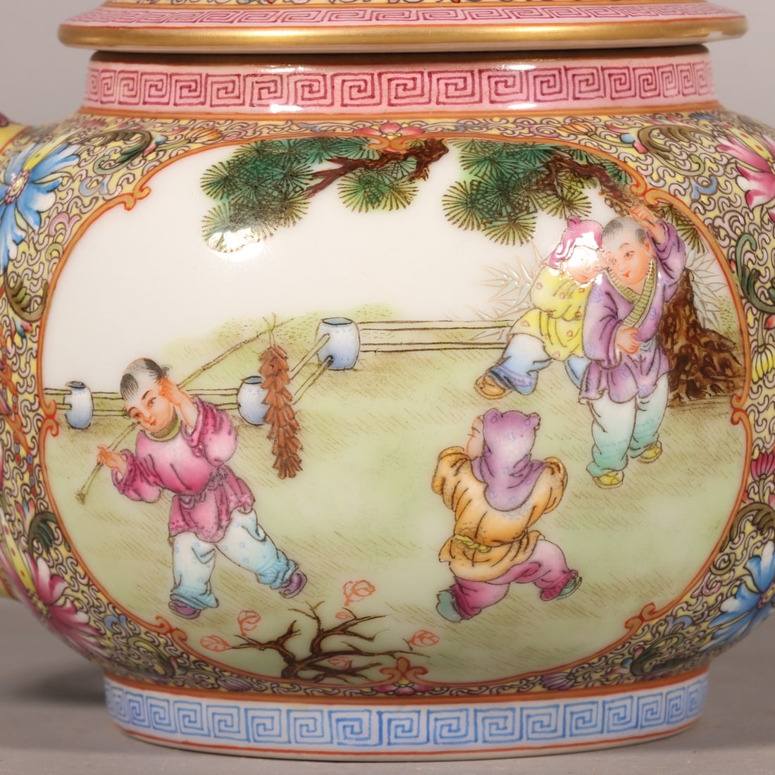 A Exquisite Enamel Figures Pattern Ewer - 6