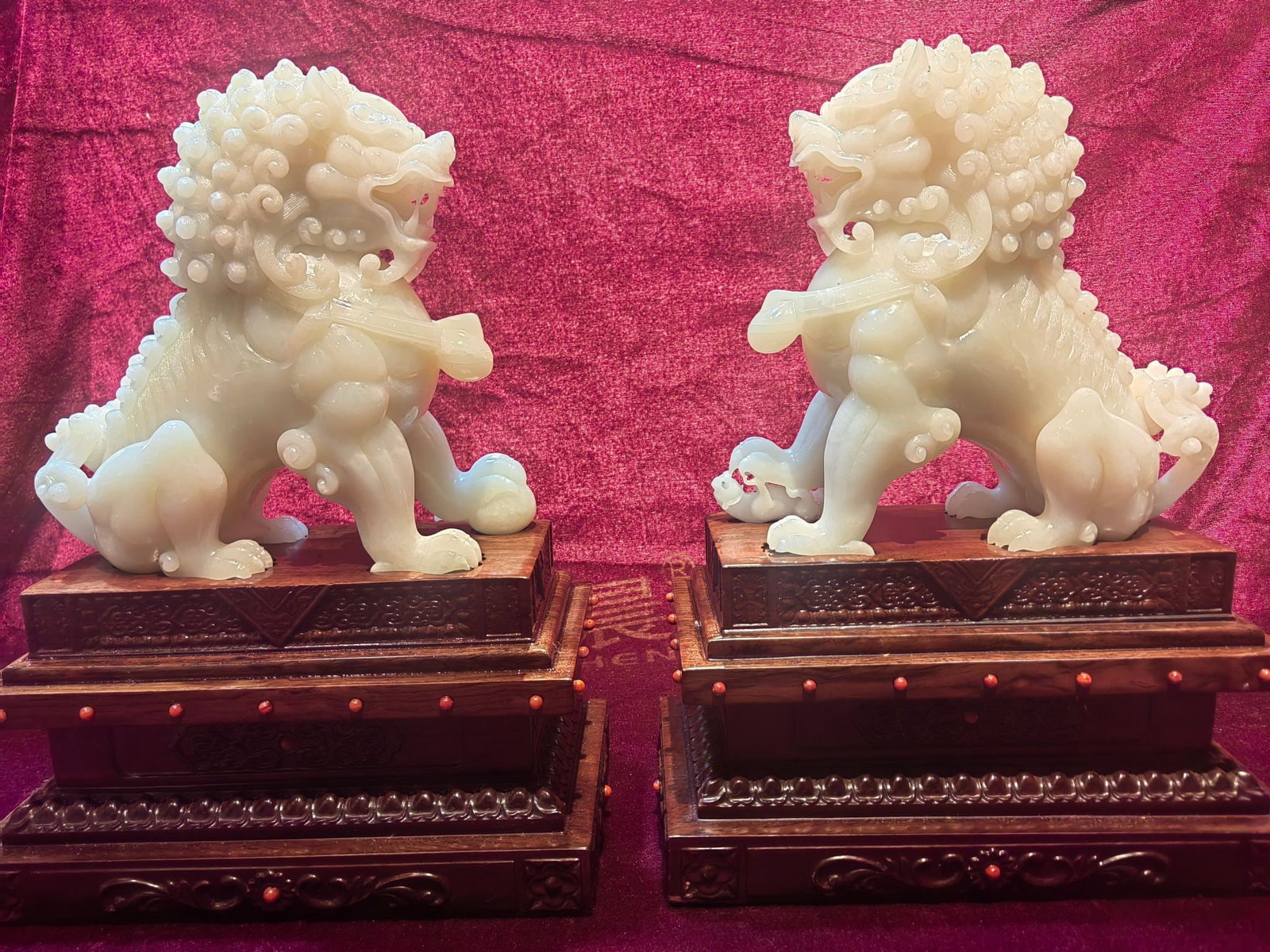 A Exquisite Hotan White Jade Kylin Ornament: A Exquisite Hotan White Jade Kylin Ornament,Qing Dynasty, China,Size:7.9inx3.1inx7.9in 和田白玉麒麟摆件,中国清代