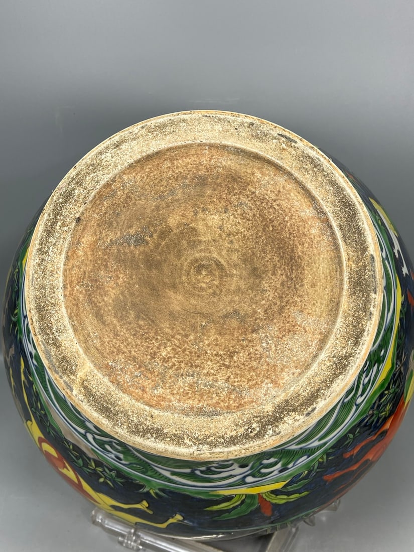 A Exquisite Wucai Figures pattern Jar - 9