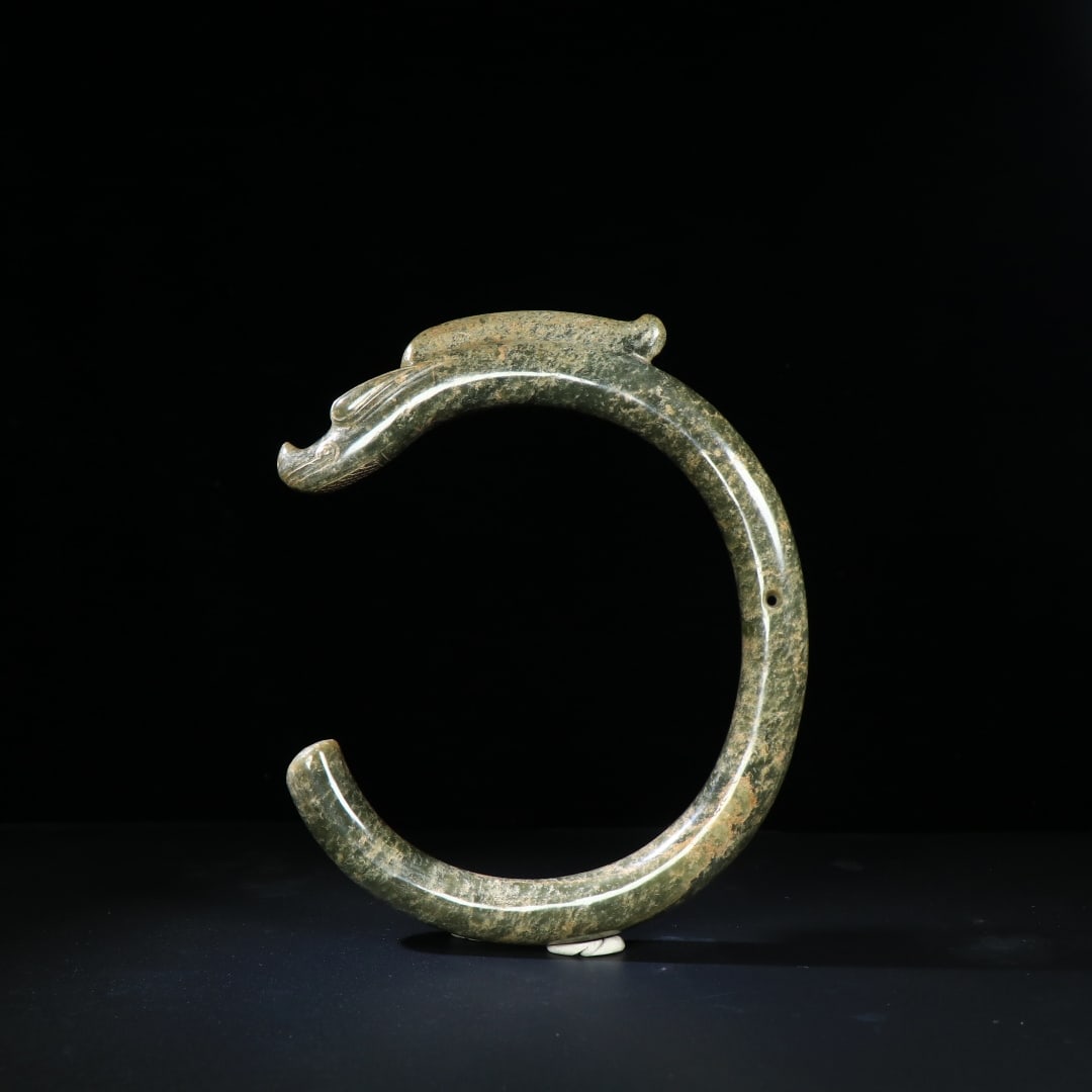 A Exquisite Hotan Jade Dragon Ornament: A Exquisite Hotan Jade Dragon Ornament,Han Dynasty, China,Size:7.1inx5.7in,Weight:312g 和田玉龙摆件,中国汉代